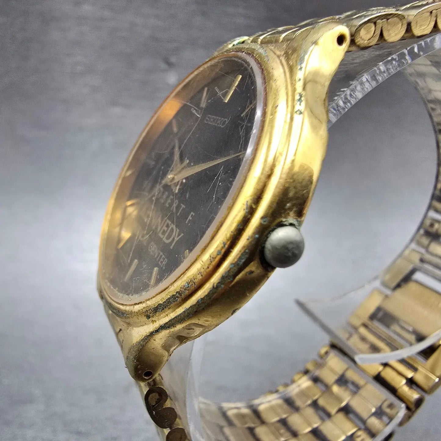Seiko Watch Men 33mm Black Dial Gold Tone Date Round V722-7051 PARTS Vintage3