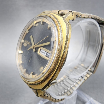 VTG Seiko 5 Watch Men 36mm Black Dial Gold Tone Daydate Round 61196000 Runs2