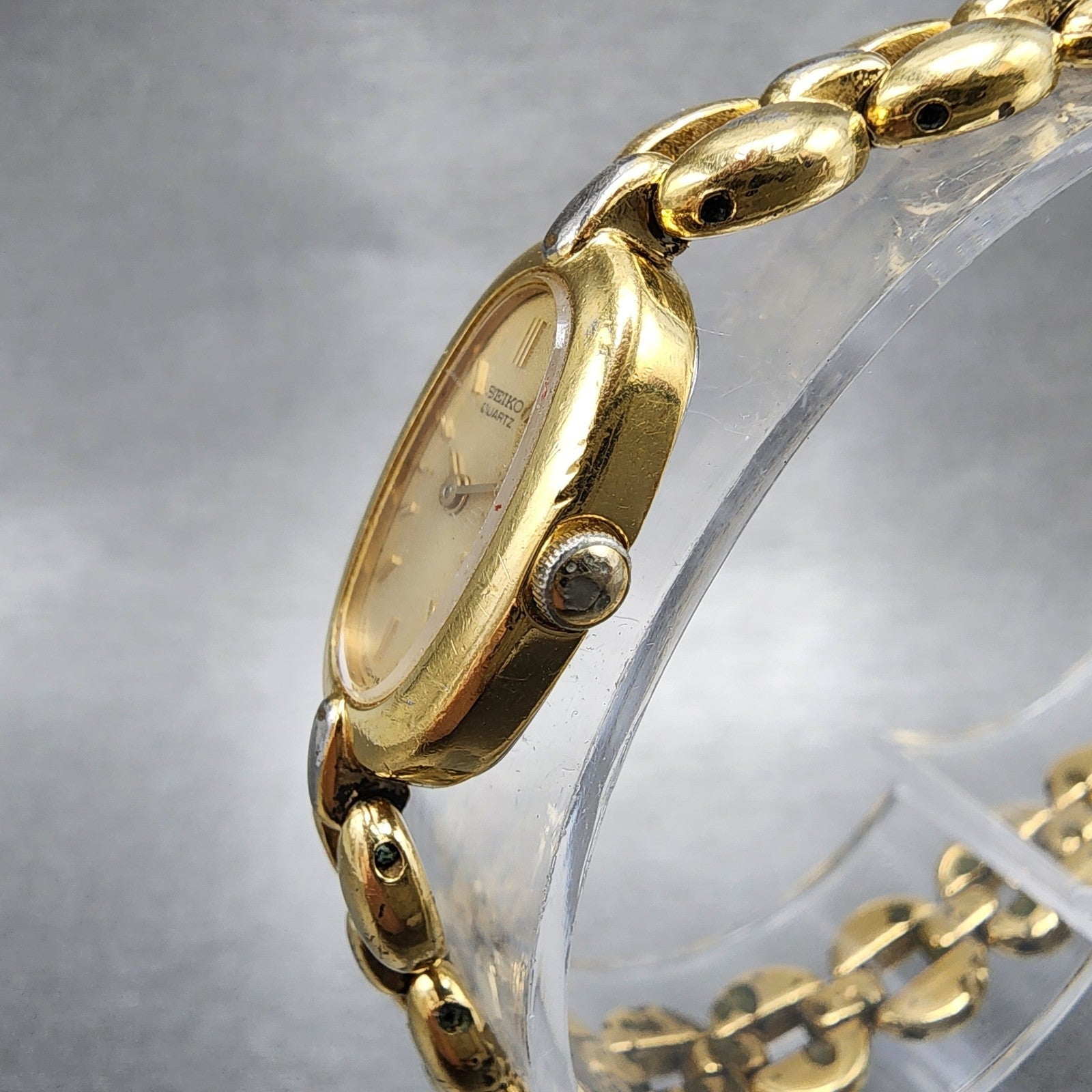 Seiko Watch Women 13mm Champagne Dial Gold Tone Oval 2e206160 New Battery2