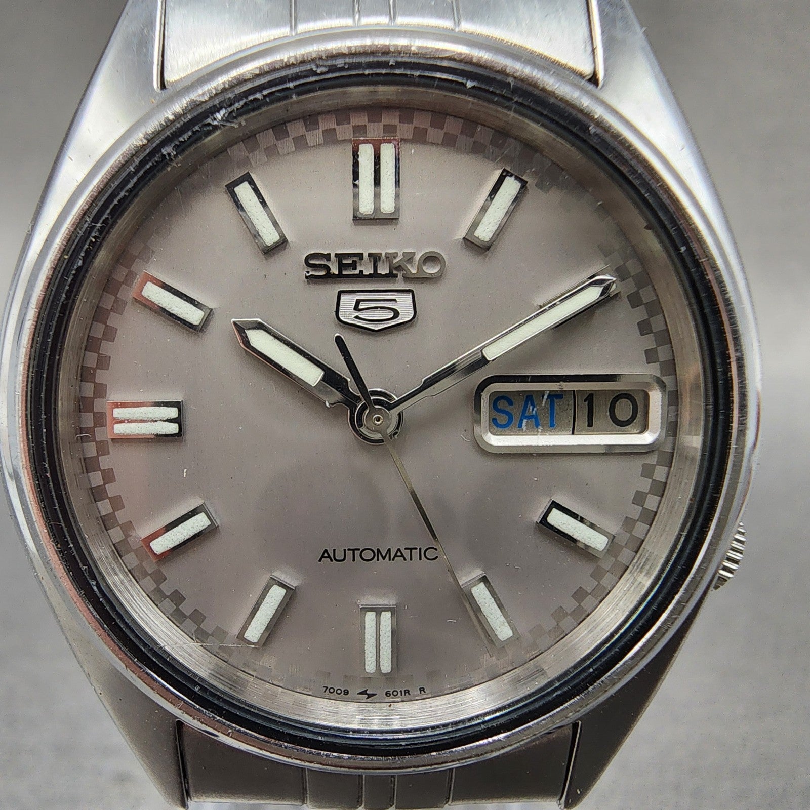 Seiko 5 Automatic Watch Men 35mm Silver Dial Silver Tone Daydate 70096000 PARTS2