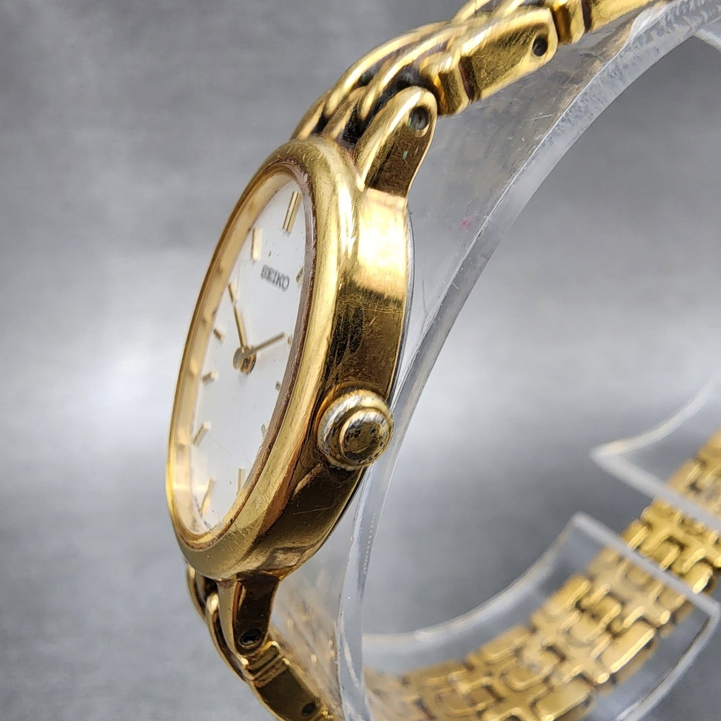Seiko Watch Women 17mm White Dial Gold Tone Oval V4001019 New Battery2