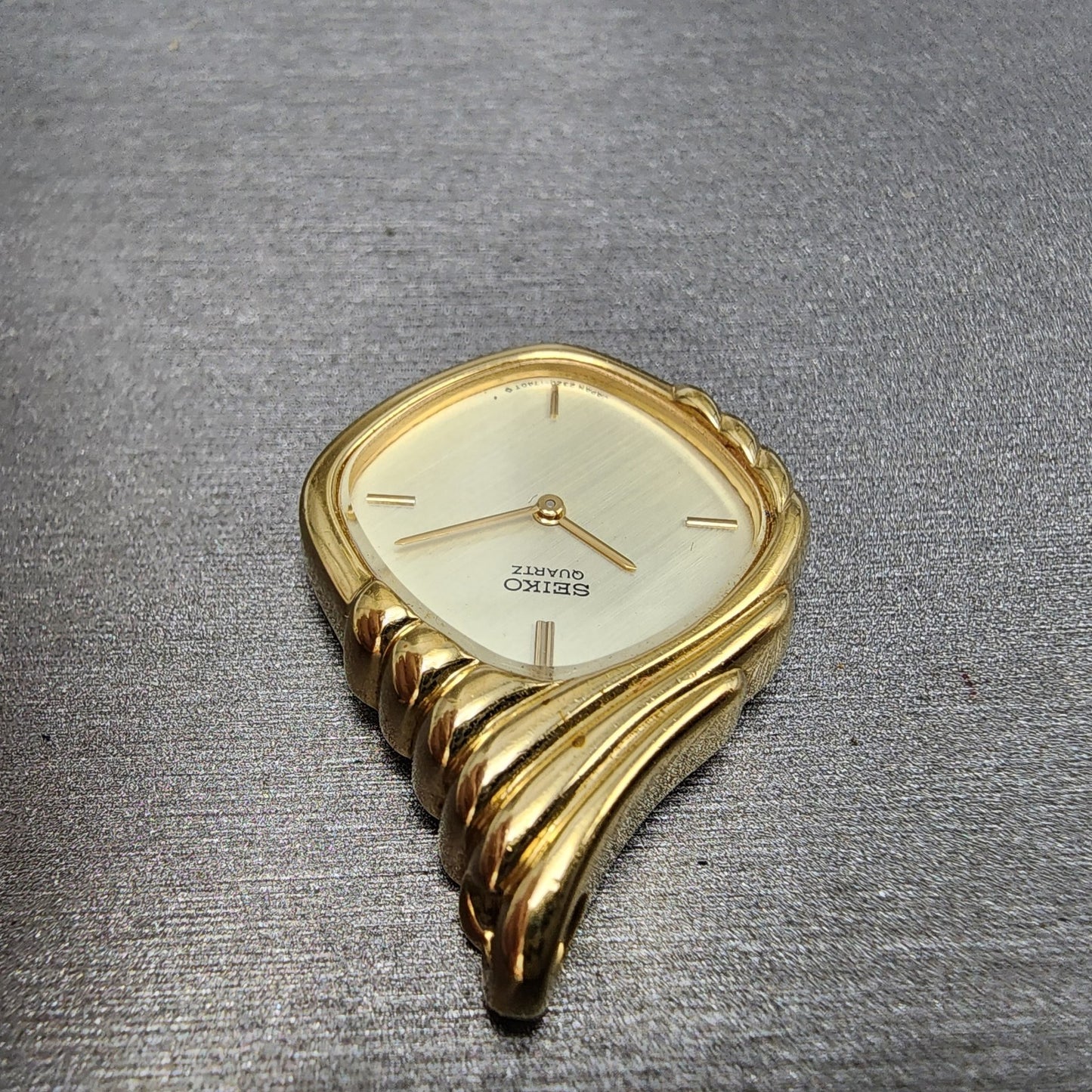 Seiko Necklace Watch Women 24mm Champagne Dial Gold Tone 23205940 New Battery4