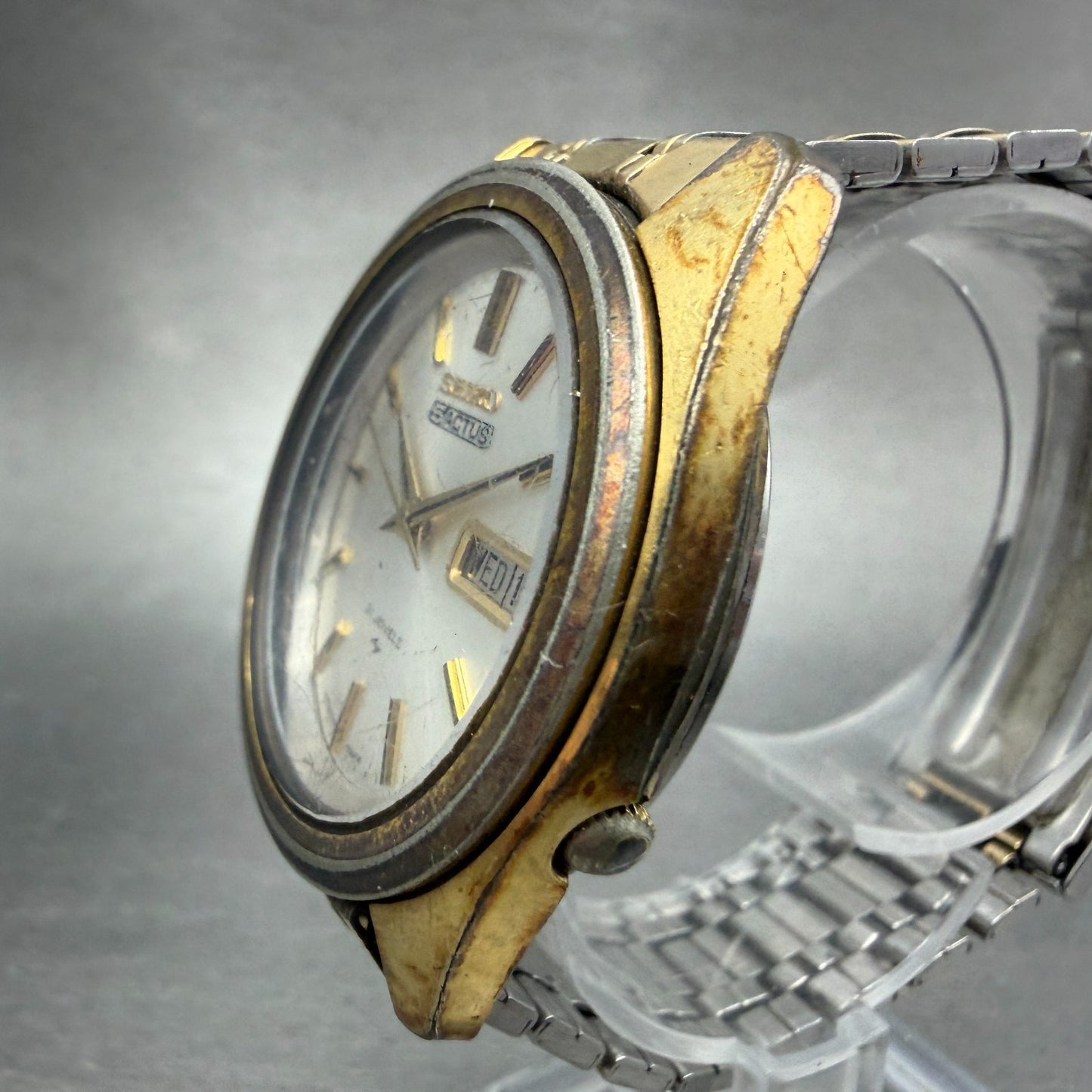 Seiko 5 Actus Watch Men 37mm Silver Dial Gold Tone Daydate 7019-7040 PARTS VTG3