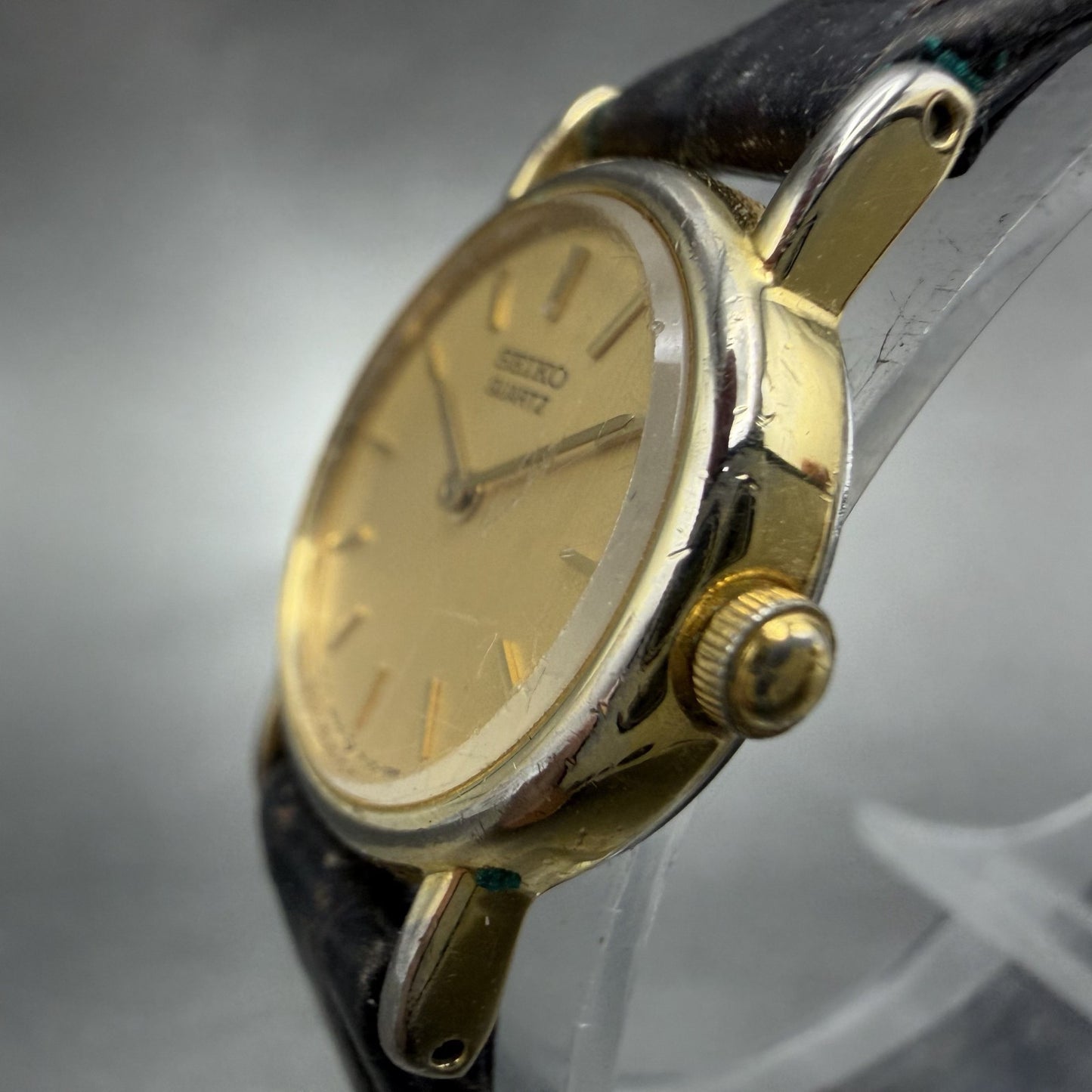 Seiko Watch Women 20mm Gold Dial Gold Tone Round 2y00-0A19 New Battery Vintage2