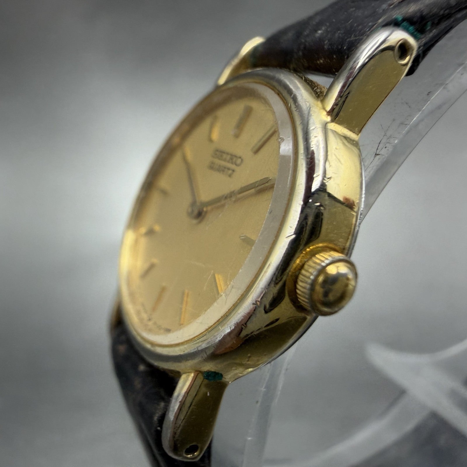 Seiko Watch Women 20mm Gold Dial Gold Tone Round 2y00-0A19 New Battery Vintage2