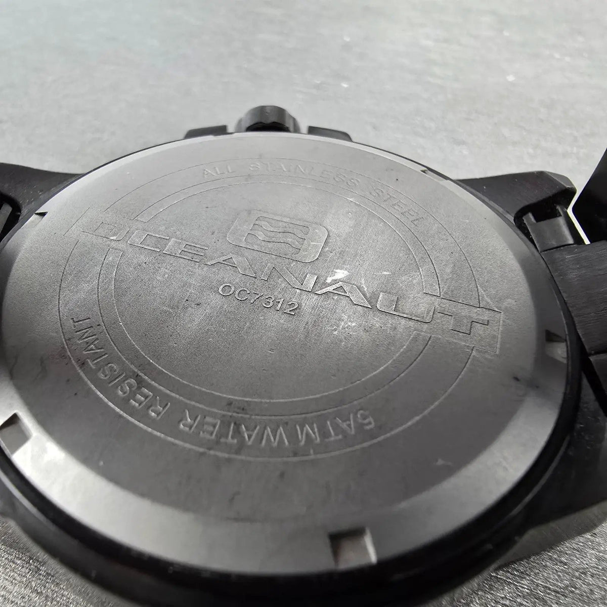 Oceanaut Armada Watch Men 49mm Black Dial Black Red Round OC7312 New Battery9