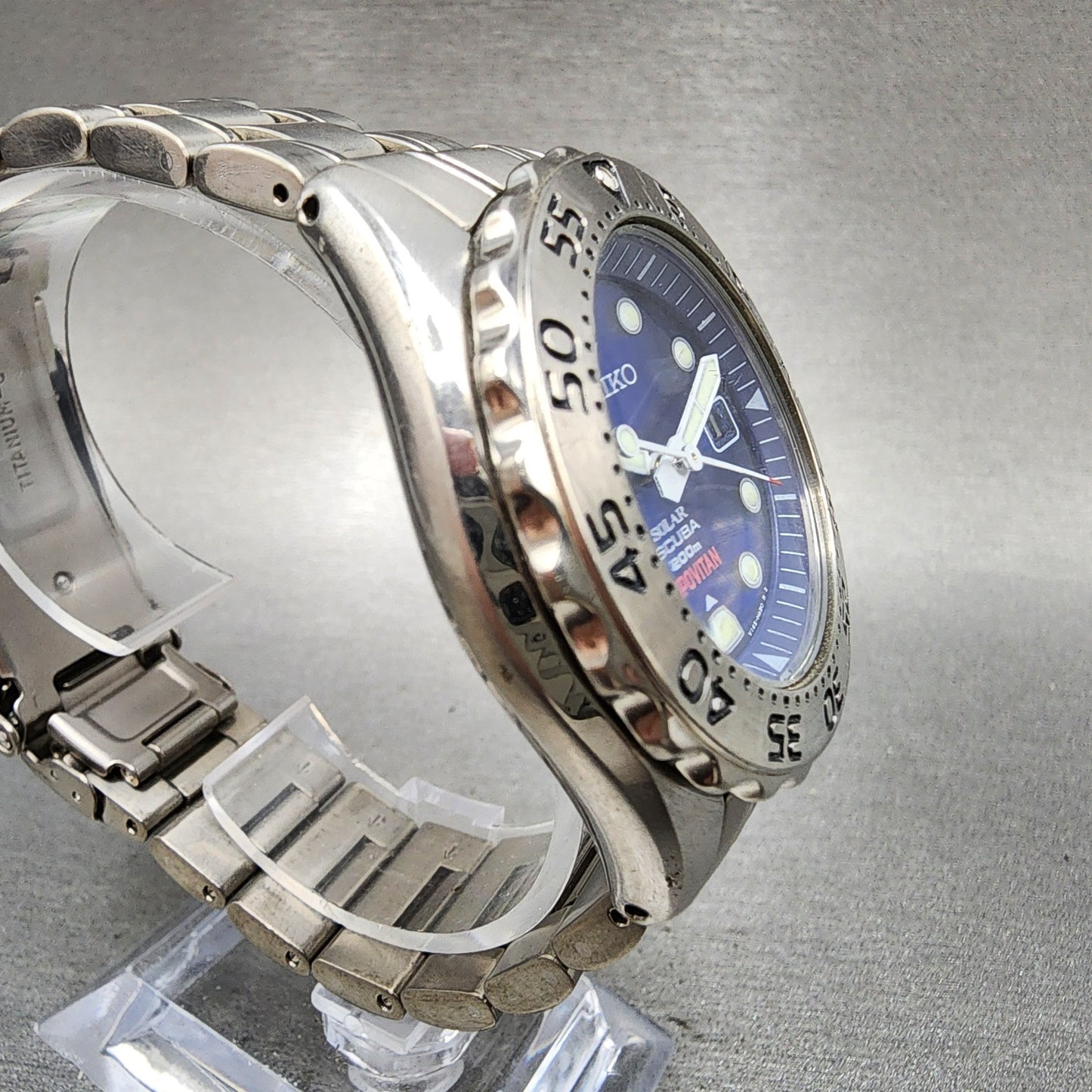 Seiko Prospex Diver Watch Men 41mm Blue Dial Titanium Date Solar V1450AH0 Runs4