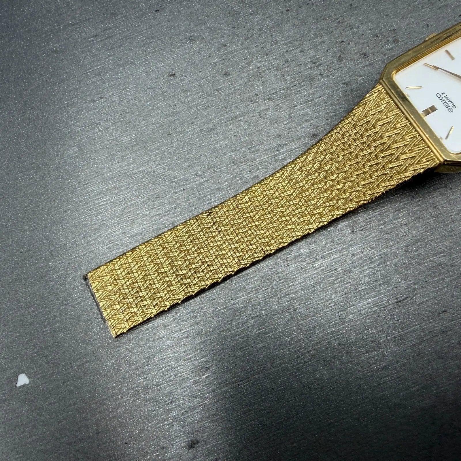Seiko Tank Watch Men 25mm Silver Dial Gold Tone Rectangle READ! 5Y30-5B49 NewBat6