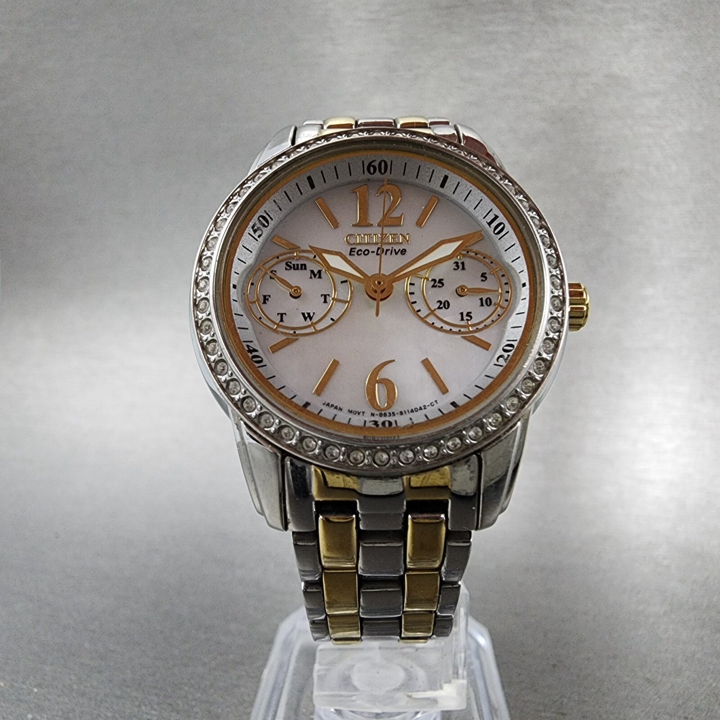 Citizen EcoDrive Watch Women 32mm MOP Dial Two Tone Daydate Round 8635 Runs5