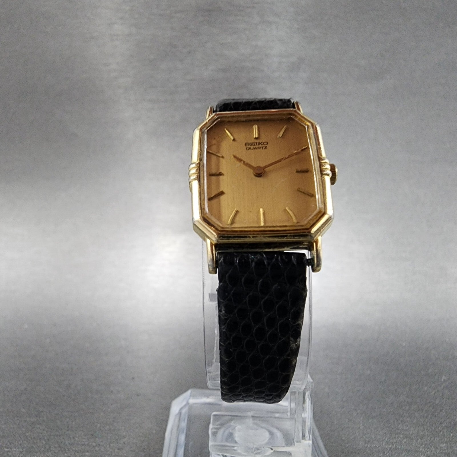 Seiko watch Women Gold Tone Gold Dial 19mm 2c205810 New Battery5