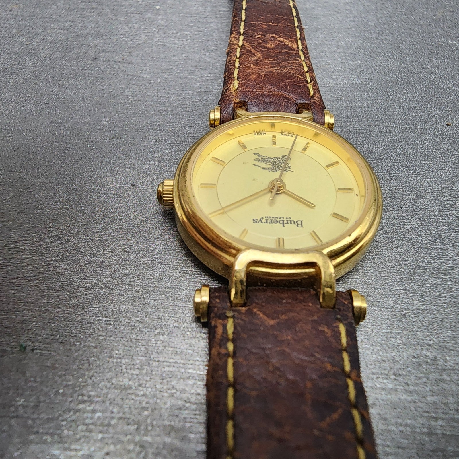 Burberry Watch Women 24mm Champagne Dial Gold Tone Round 3200 VTG PARTS5
