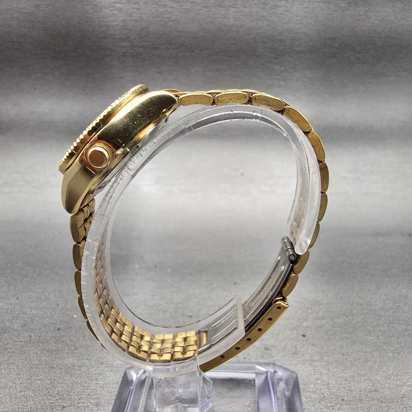 Citizen CQ Watch Women 25mm Champagne Dial Gold Tone Daydate 6000-914376 New Bat6