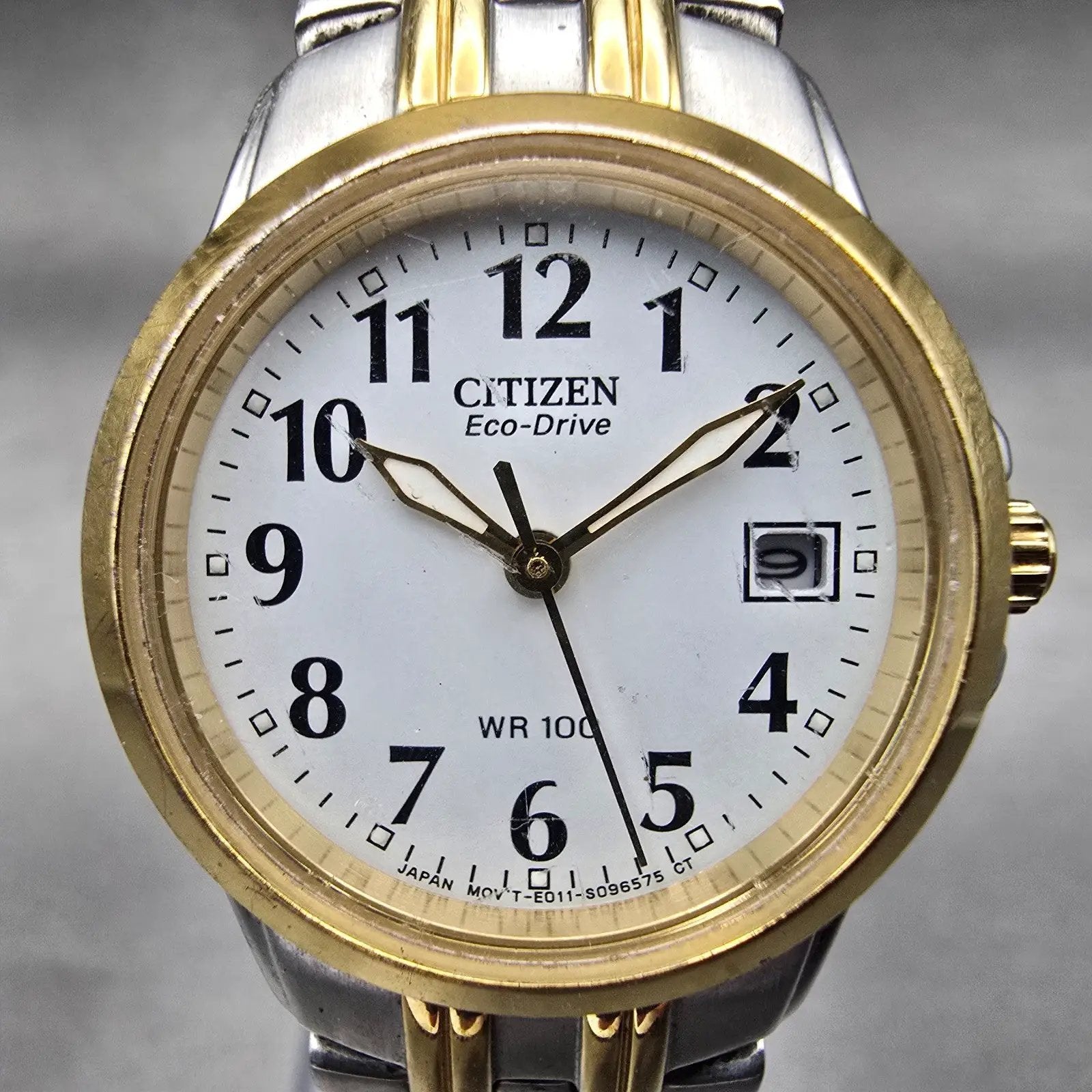 Citizen Eco-Drive Watch Women 26mm White Dial Two Tone Date E011-S064911 Works1