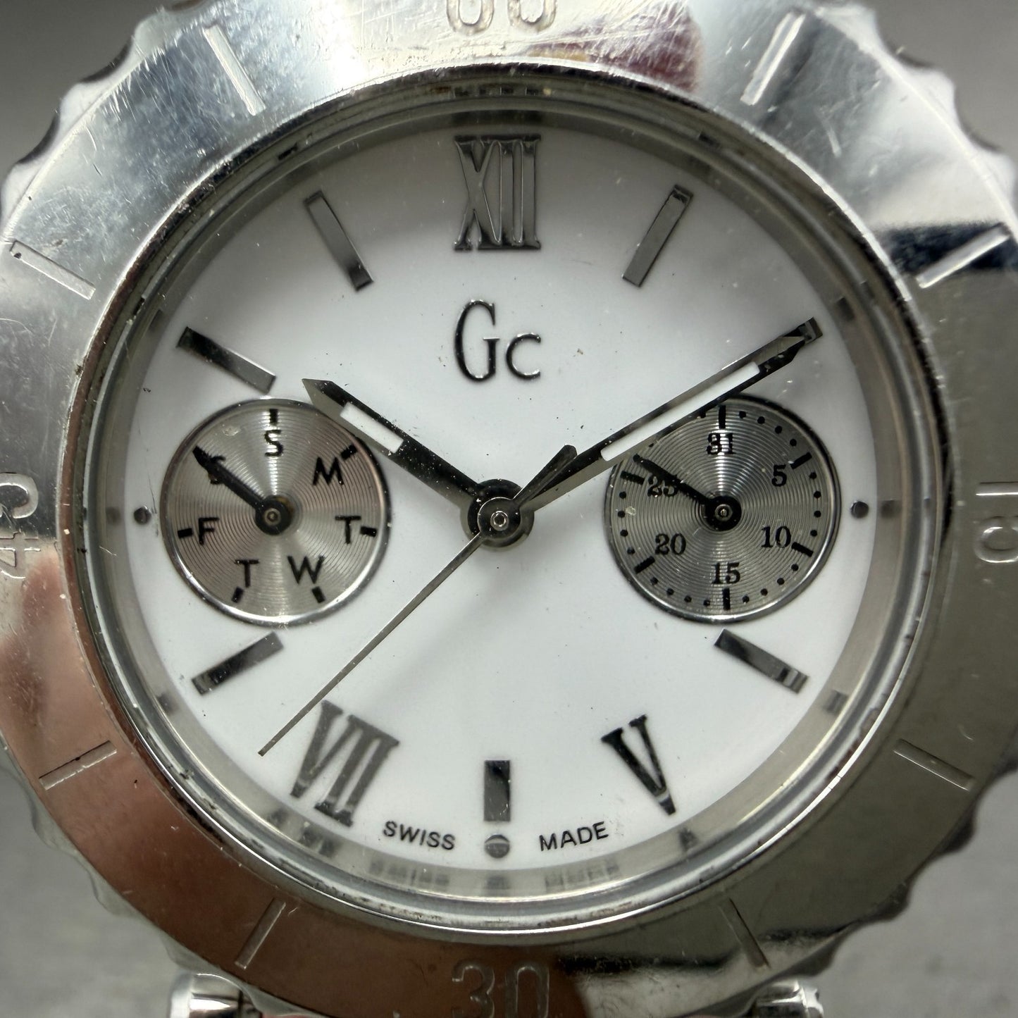 Guess Watch Women 34mm White Dial Silver Tone Daydate Round GC14014L New Battery1
