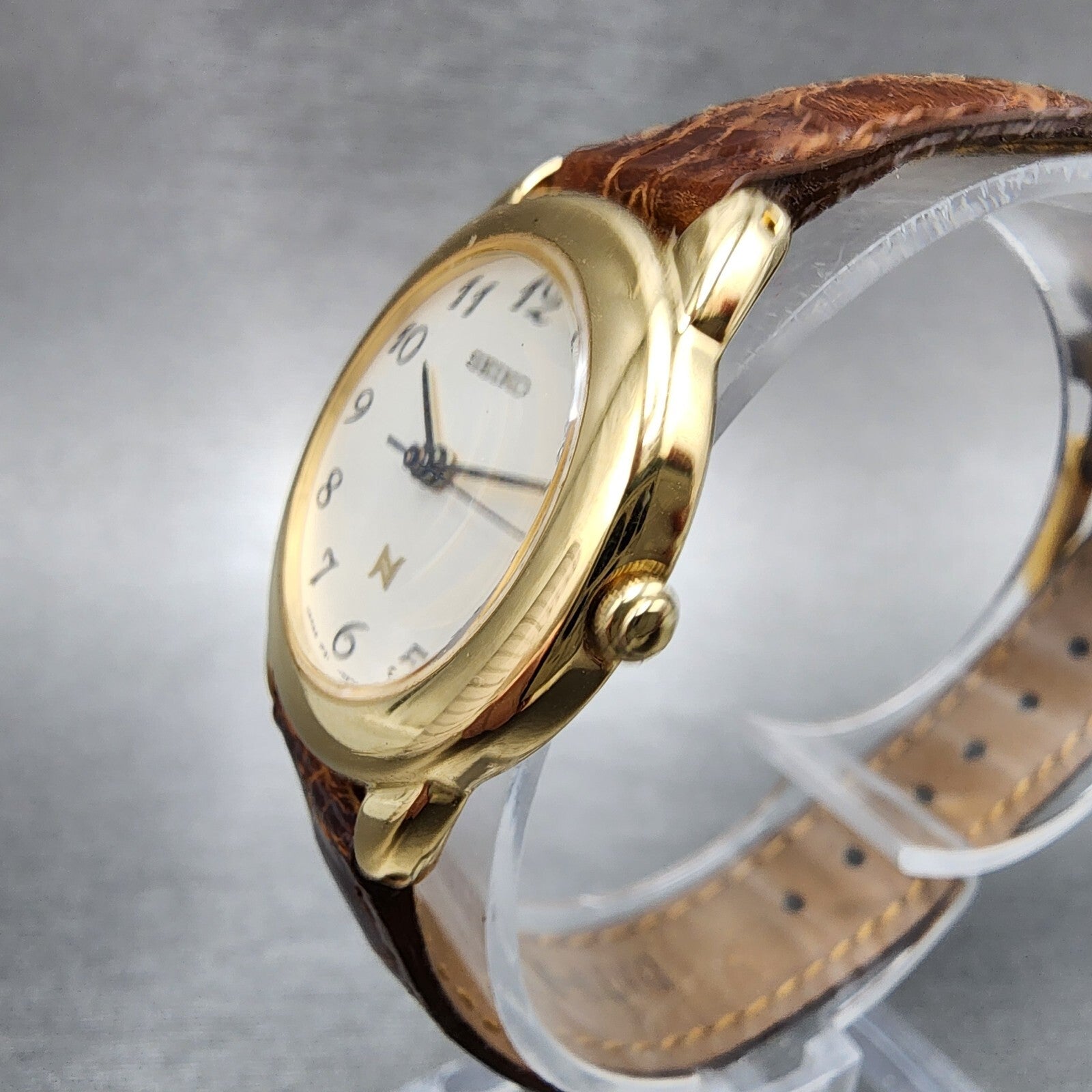 Seiko Neue Watch Women 26mm White Dial Gold Tone Round 1F210BN0 New Battery A122