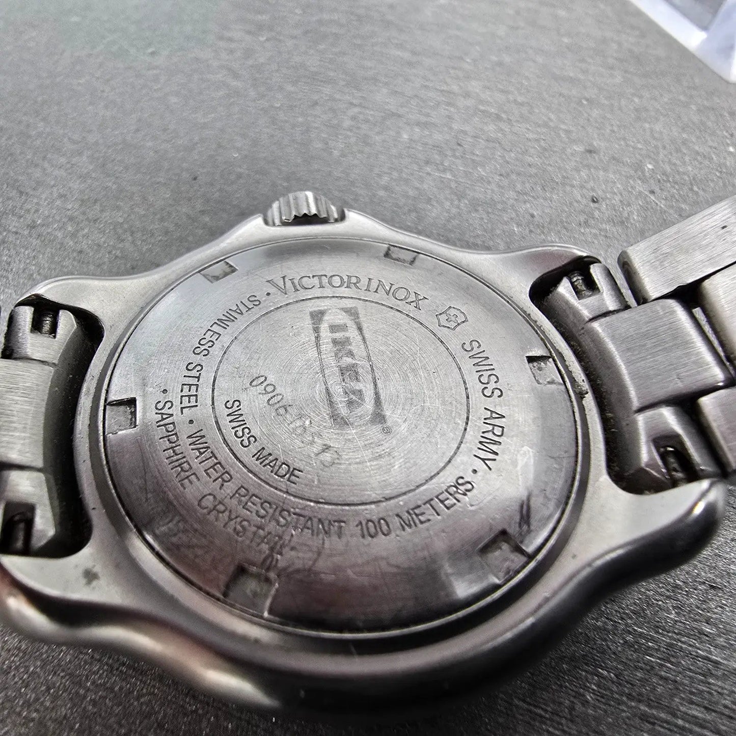 Victorinox Swiss Army Watch Women 33mm Silver Dial Silver Tone Date 24705 NewBat9