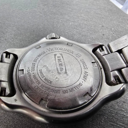 Victorinox Swiss Army Watch Women 33mm Silver Dial Silver Tone Date 24705 NewBat9