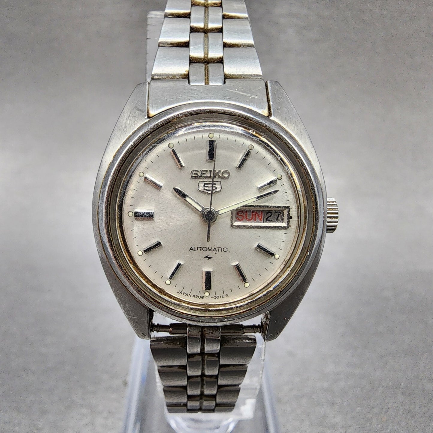 Seiko 5 Automatic Watch Women 26mm Silver Dial Silver Tone Daydate 42060010 Run0