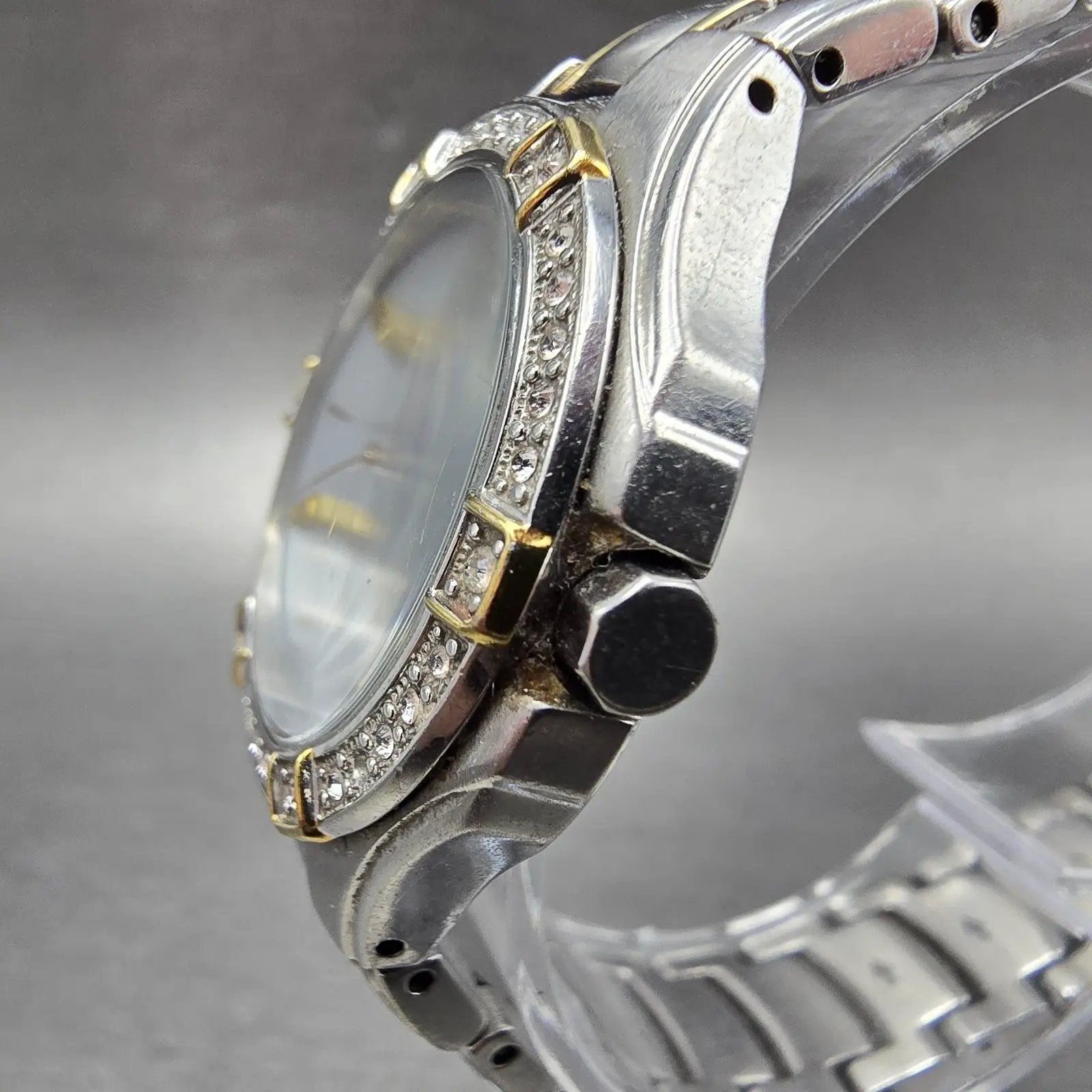 Seiko Solar Watch Women 31mm MOP Dial Two Tone Date Round V137-0CA0 Runs2