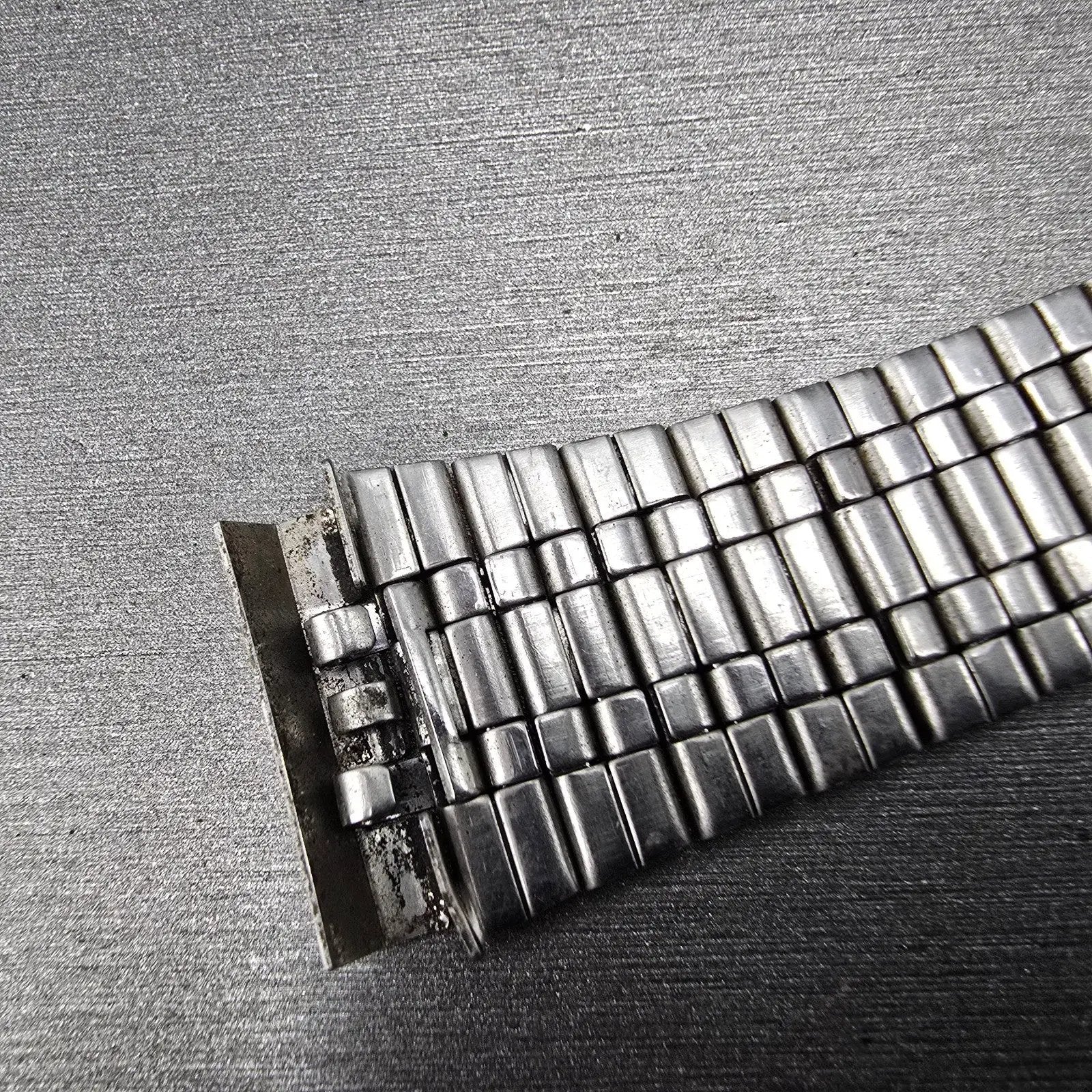 Seiko SQ Bracelet 20mm Stainless Steel Silver Tone Tri Folding Clasp VTG 610509