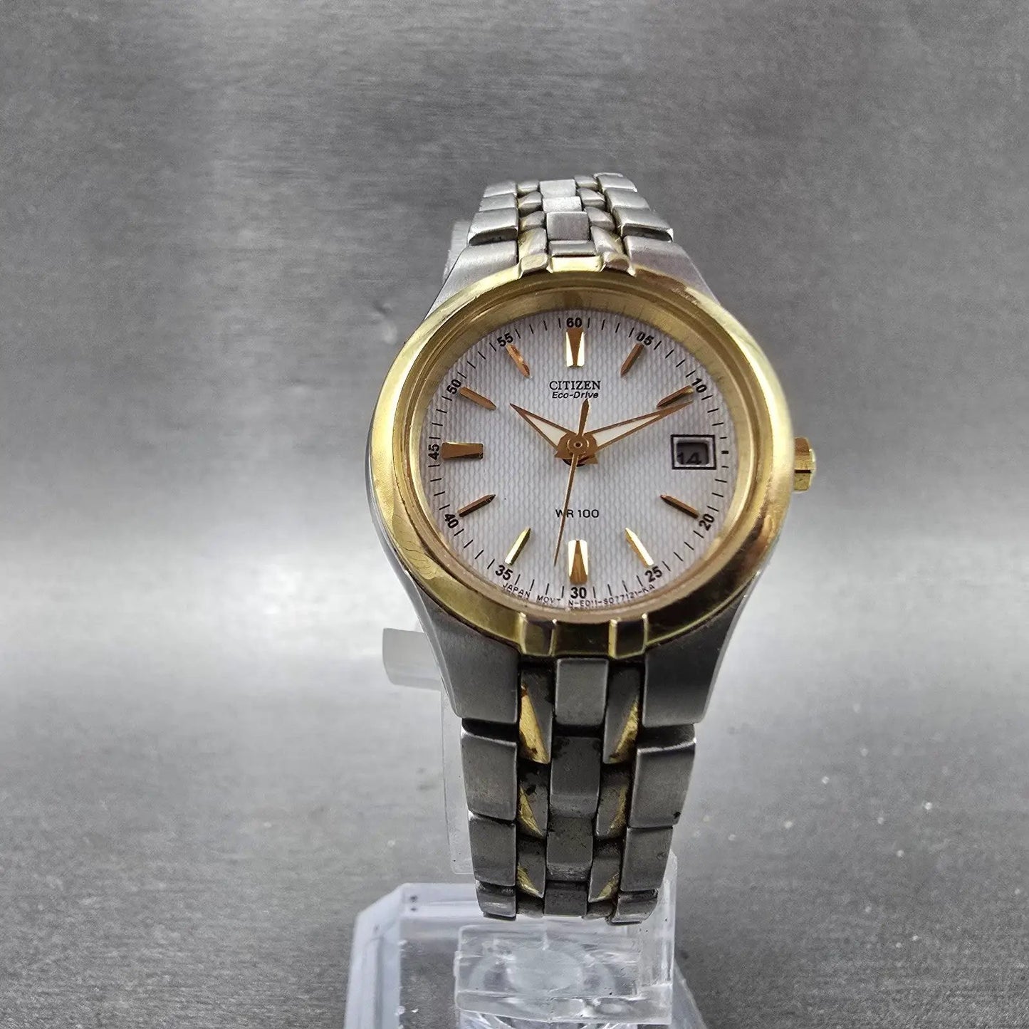 Citizen Eco-Drive Watch Women 26mm White Dial Two Tone Date E011-S049555 Runs HK5