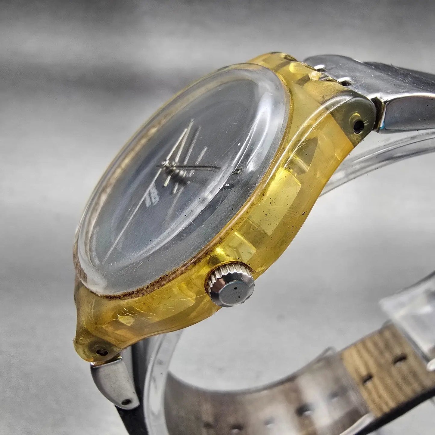 Swatch PLAITED Watch Men 34mm Silver Dial Amber Case GK350 New Battery Vintage2