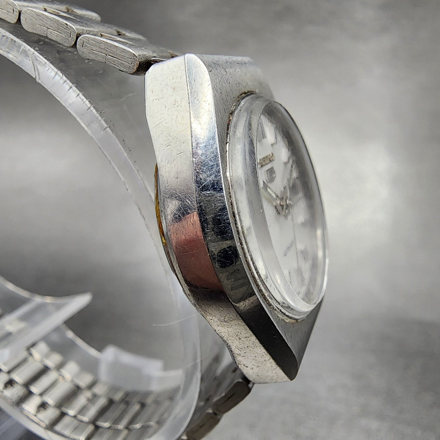 Seiko 5 Automatic Watch Women 25mm Silver Dial Steel Daydate Round 29060490 Run3