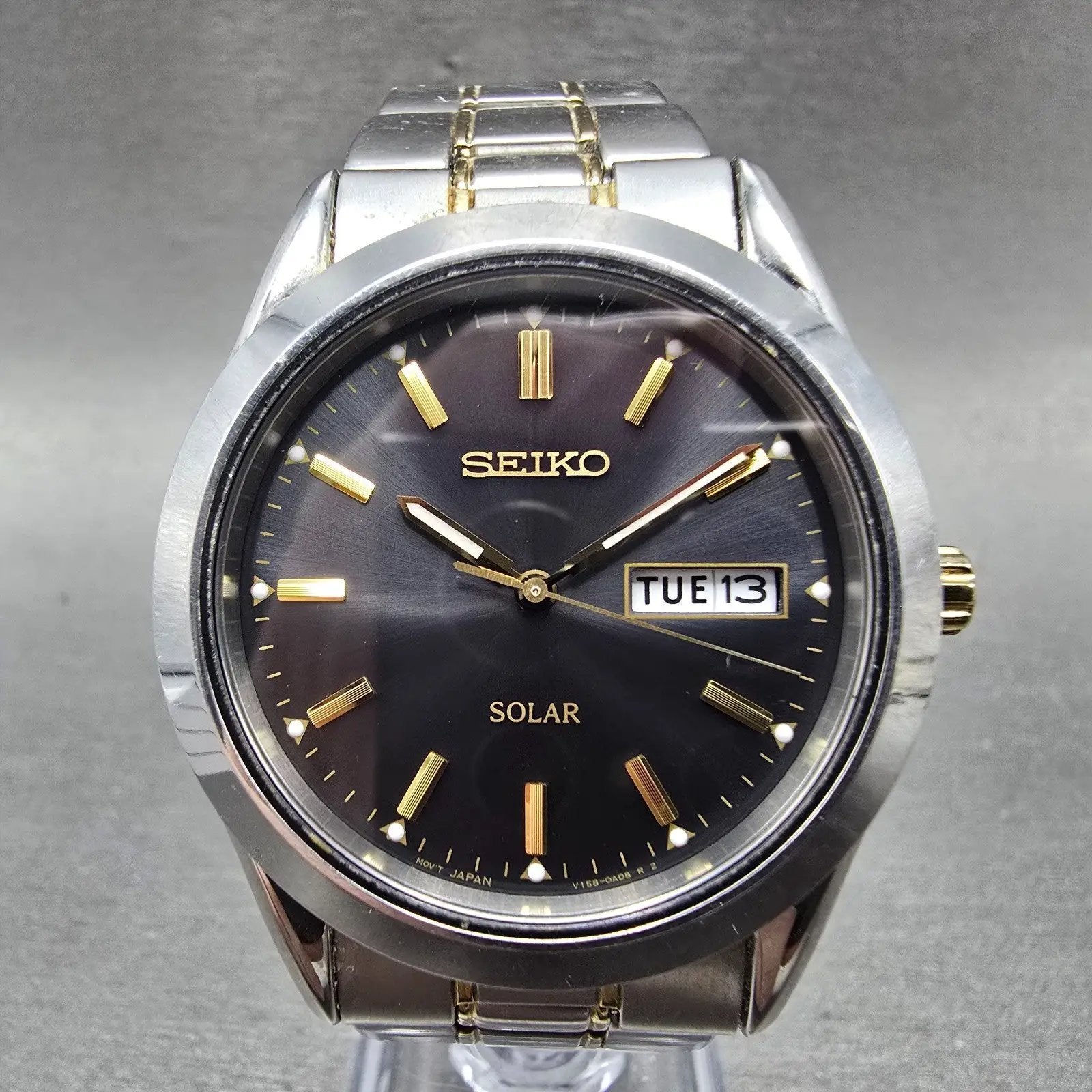 Seiko Solar Watch Men 37mm Black Dial Two Tone Daydate Round V158-0AB0 Runs YJH0