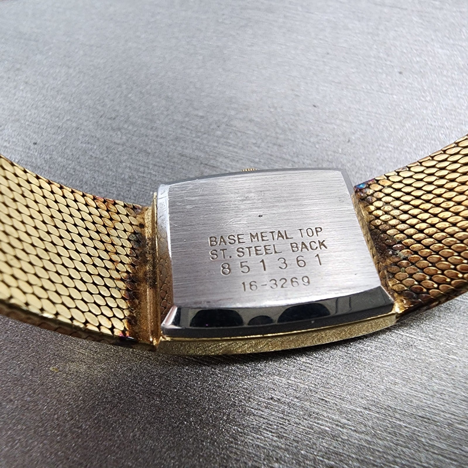 Seiko Tank Watch Women 16mm Champagne Dial Gold Tone Rectangle 163269 New Batt9