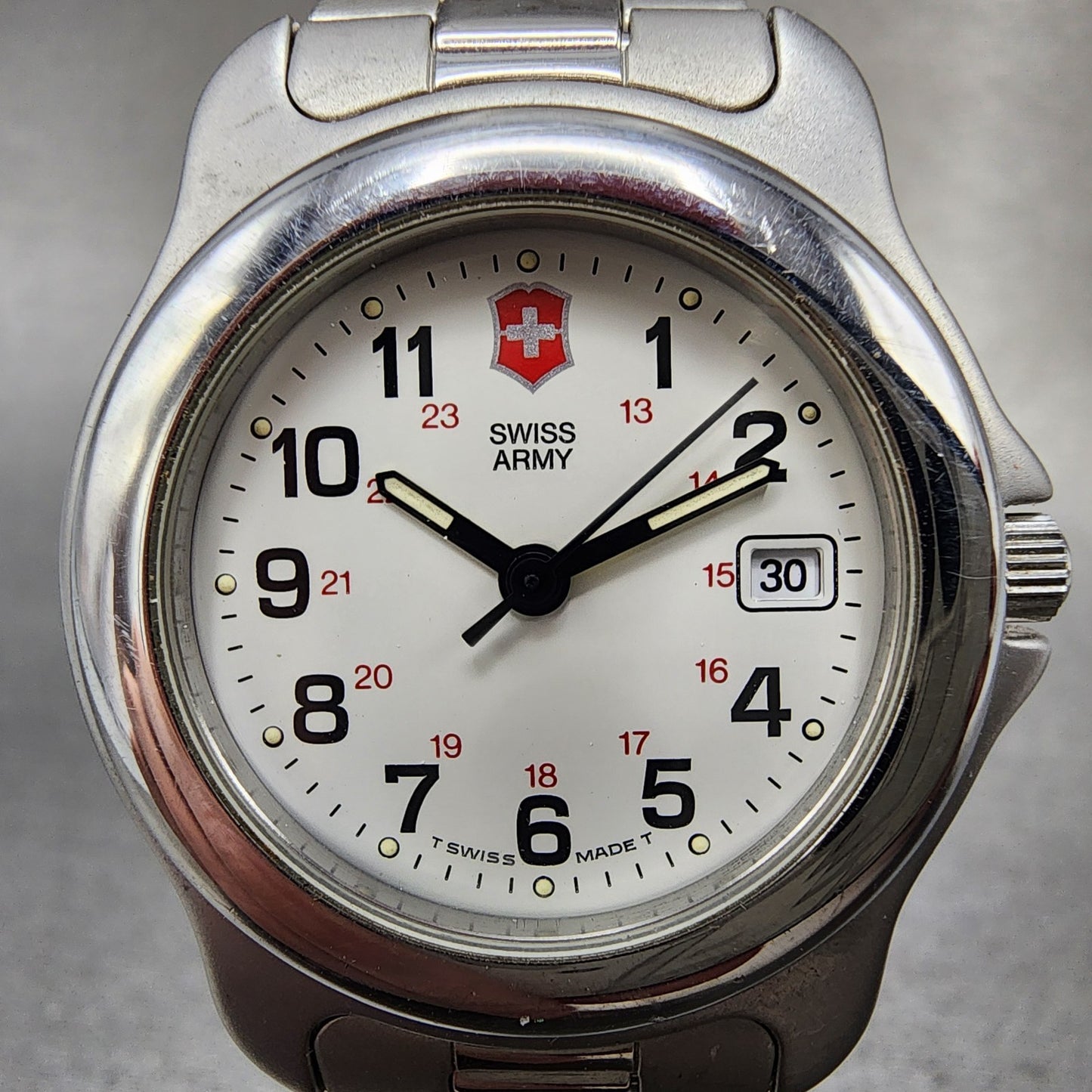 Victorinox Swiss Army Officer Watch Women 30mm White Dial Silver Date Runs D7681