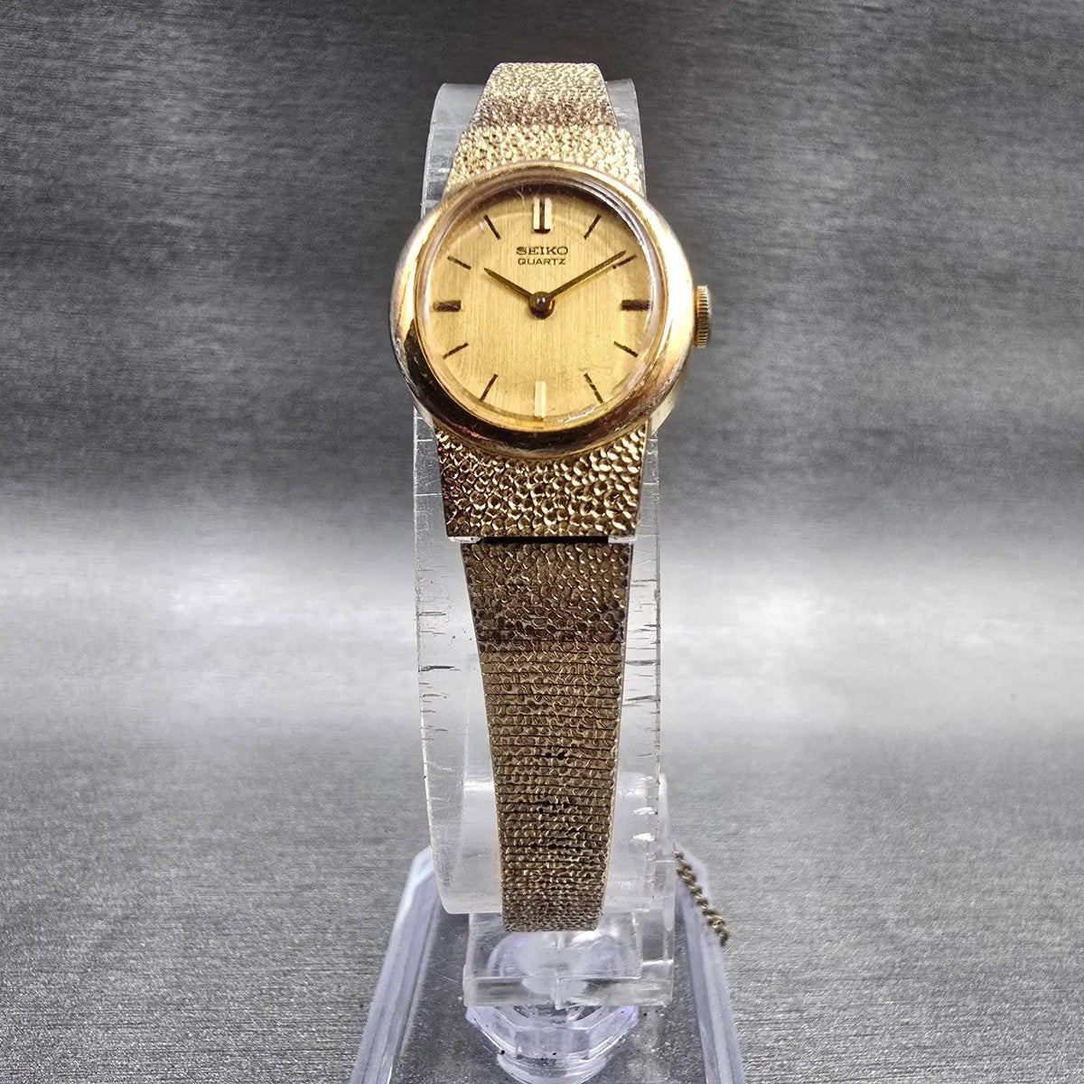 Seiko Watch Women 17mm Gold Dial Gold Tone Oval 1400-7379 New Battery Vintage JP5