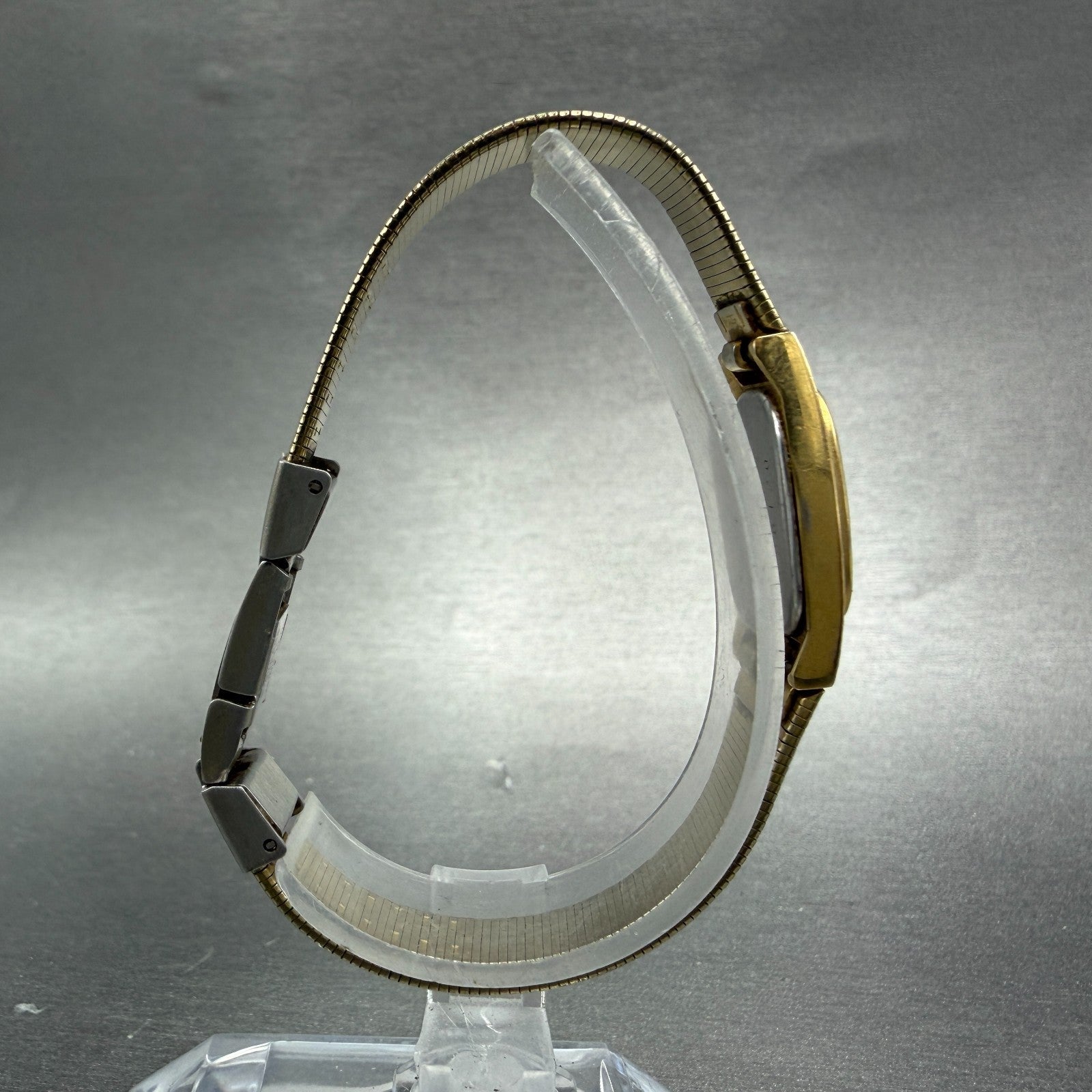 Seiko Watch Women 14mm Champagne Dial Gold Tone Oval 1F20-5C90 New Battery VTG8