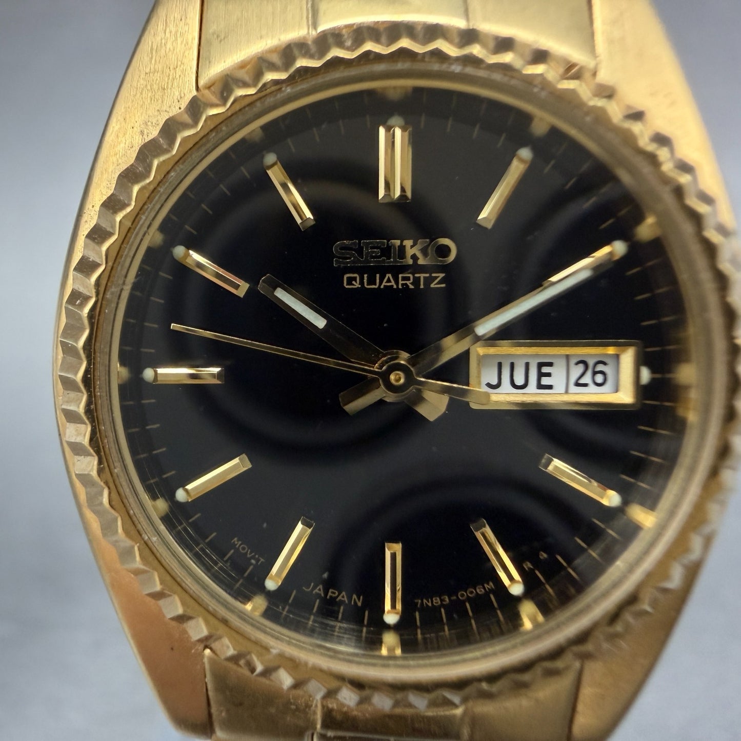 Seiko Watch Women 24mm Black Tone Gold Tone Daydate Round 7N83-0041 New Battery51