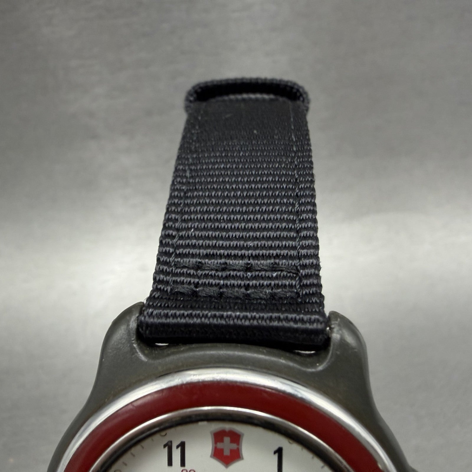 Victorinox Swiss Army Watch Men 39mm White Dial Black Tone Date Round New BattHJ4