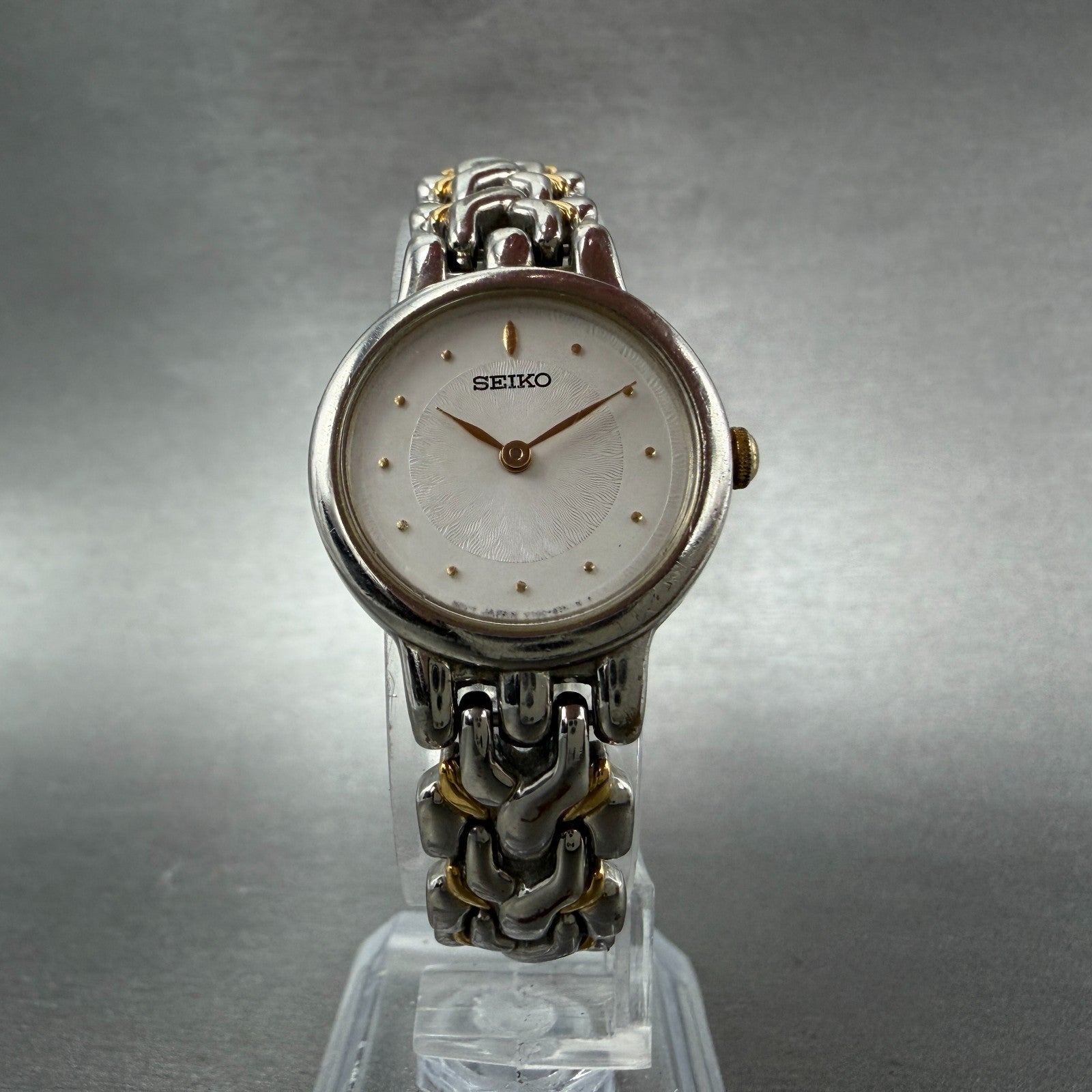 Seiko Watch Women 24mm White Dial Two Tone Round V700-6380 New Battery Vintage5