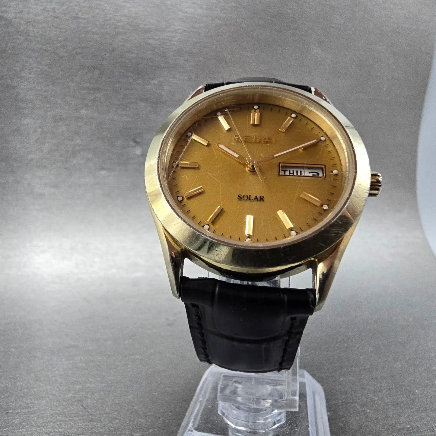 Seiko Solar Watch Men 37mm Champagne Dial Gold Tone Daydate Round V158-0AB0 Runs5