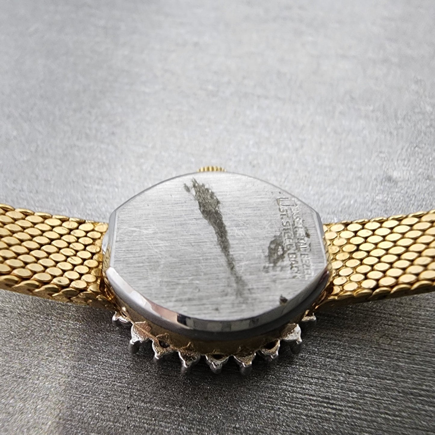 Elgin Watch Women 15mm Champagne Dial Gold Tone Oval Diamond bezel New Battery9
