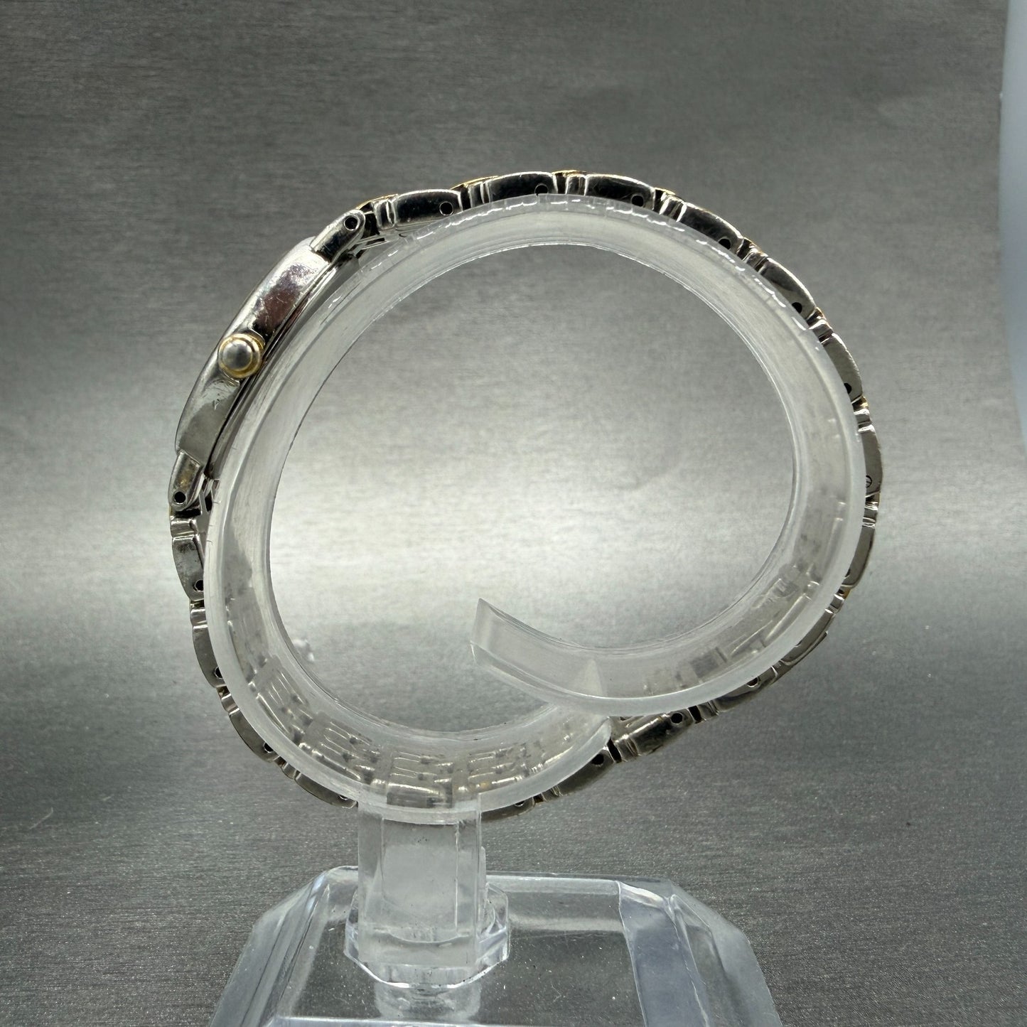 Seiko Watch Women 17mm White Dial Two Tone Oval Vintage V400-1029 New Battery GH6