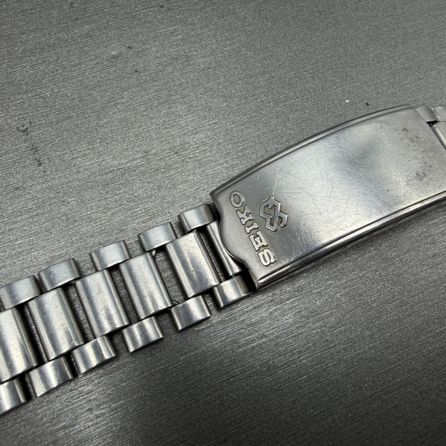 Seiko SQ Watch Men 34mm Black Dial Silver Tone Date 8222-7009 New Battery VTG13