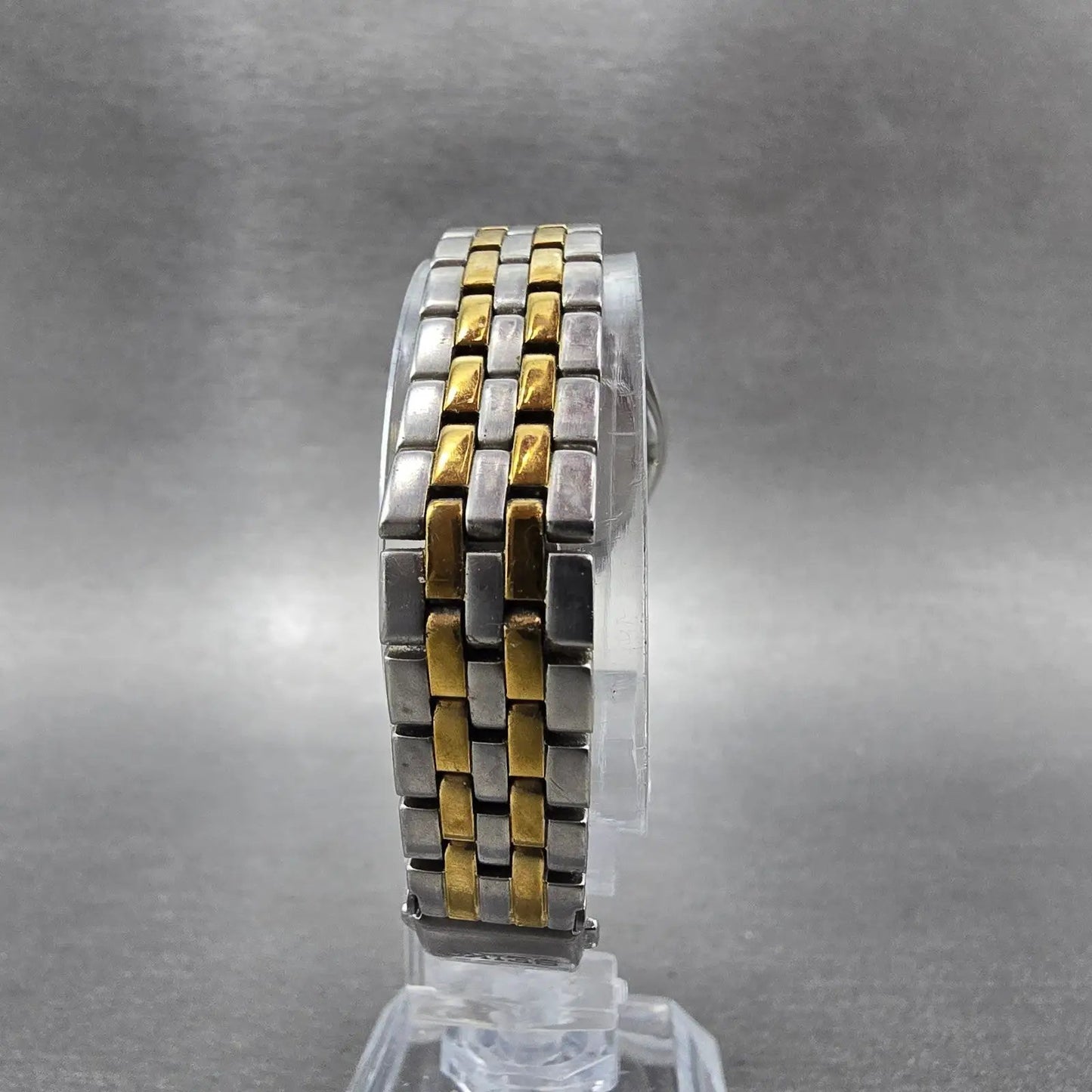 Seiko Solar Watch Women 26mm White Dial Two Tone Daydate Round V138-0AA0 Runs HM7
