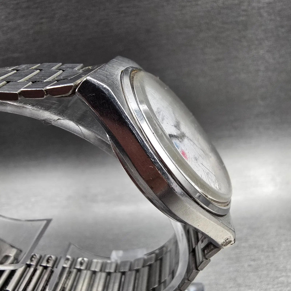 Seiko SQ Watch Men 35mm White Dial Silver Daydate Round 8223-8029 Chevron NewBat3