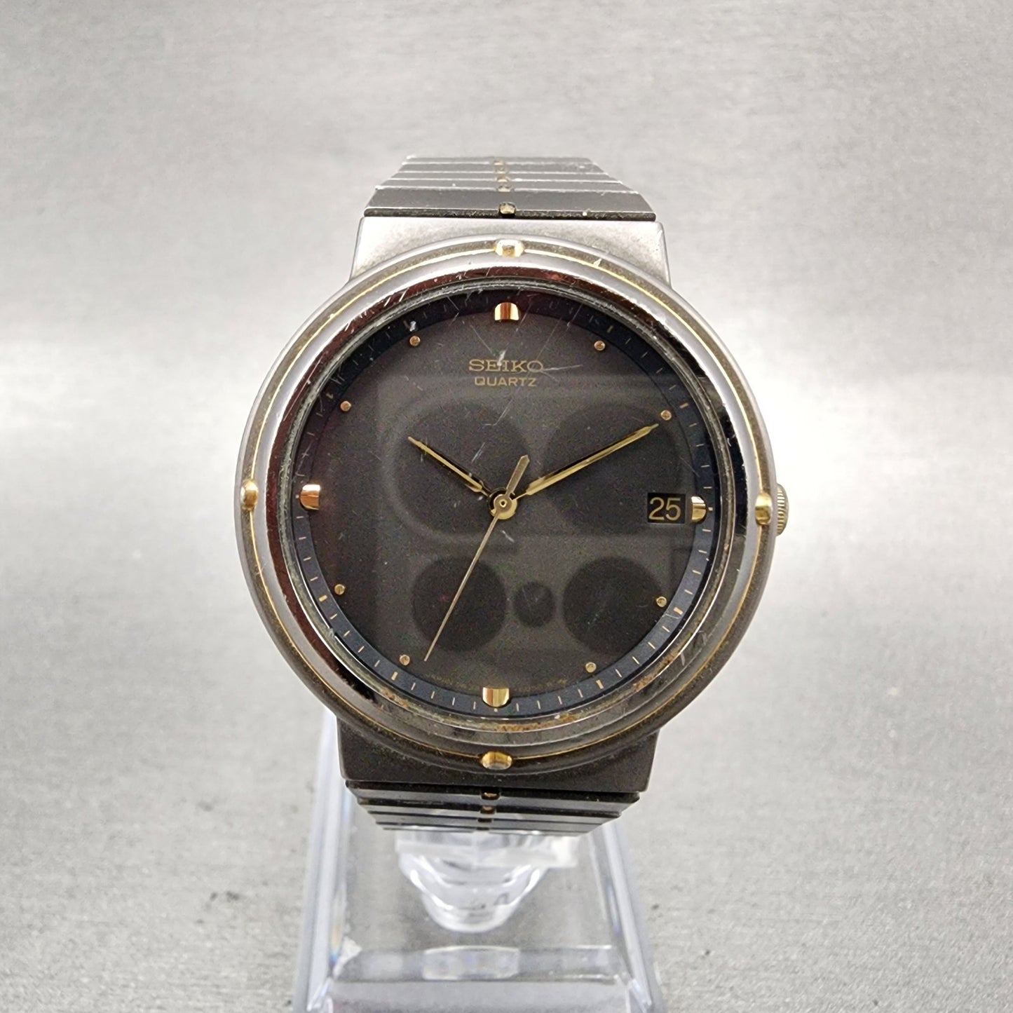 Seiko Watch Men 33mm Black Dial Black & Gold Tone Round Date 74326050 New Batt0