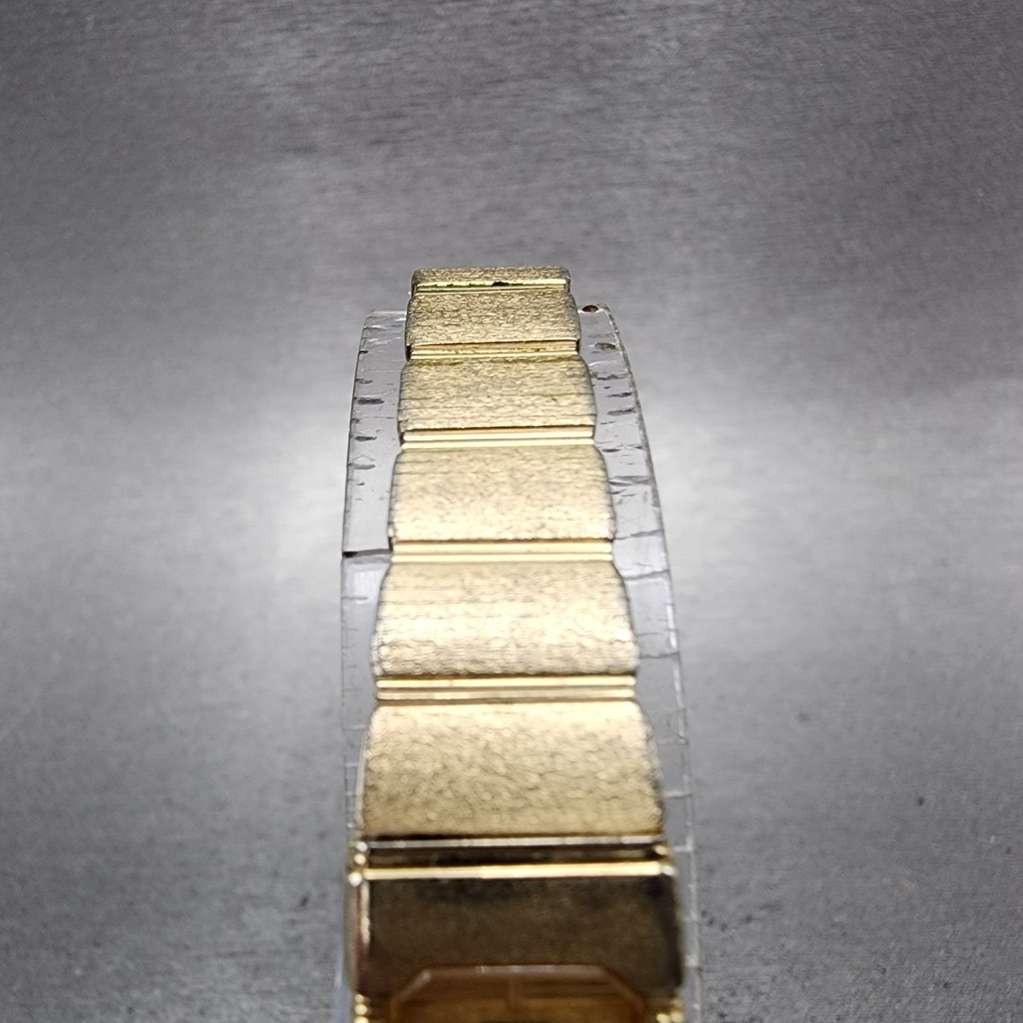 Seiko Tank Watch Women 13mm Champagne Dial Gold Tone 2e205030 New Battery4