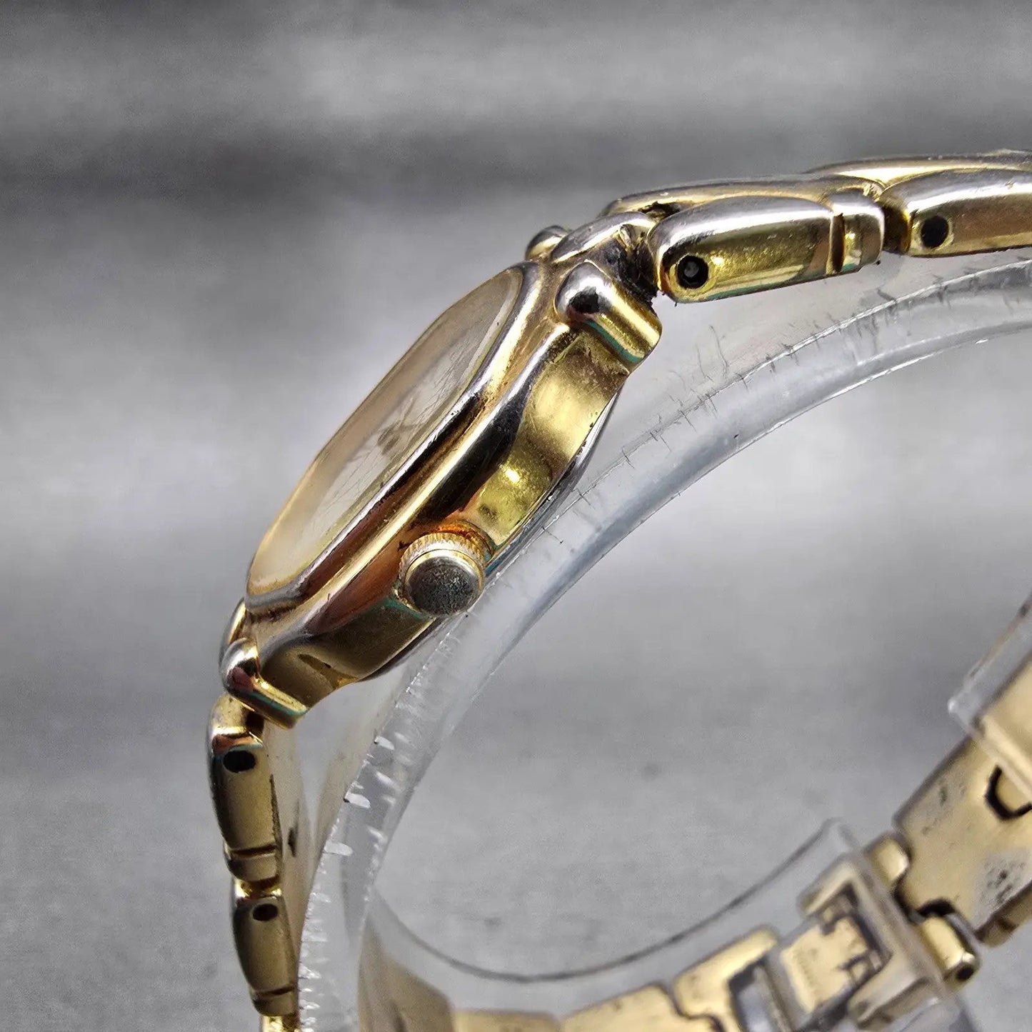 Citizen Watch Women 16mm MOP Dial Gold Tone Oval 3220-326130 New Battery Vintage2