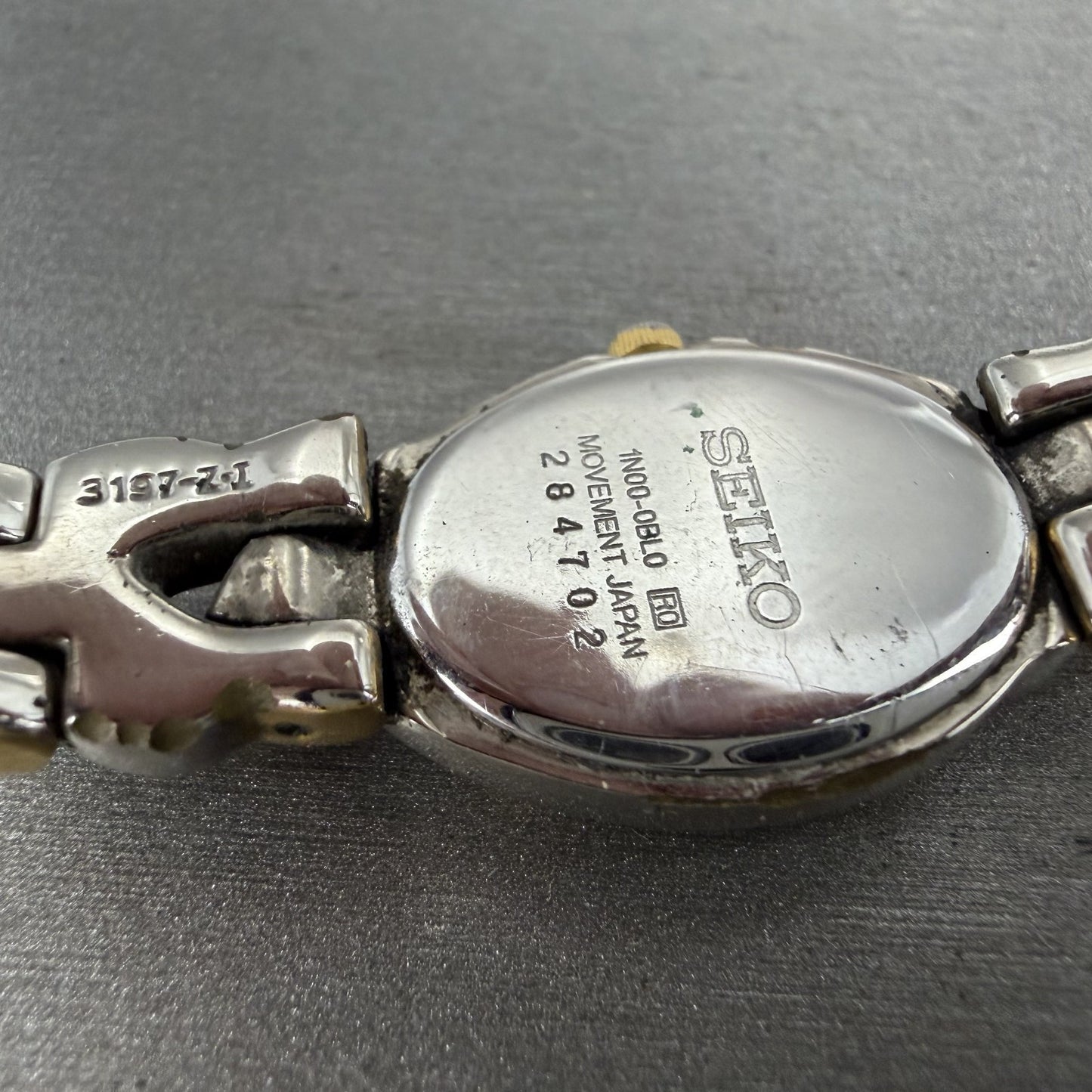 Seiko Watch Women 18mm Blue Dial Two Tone Oval Diamond 1N00-0BL0 New Battery9