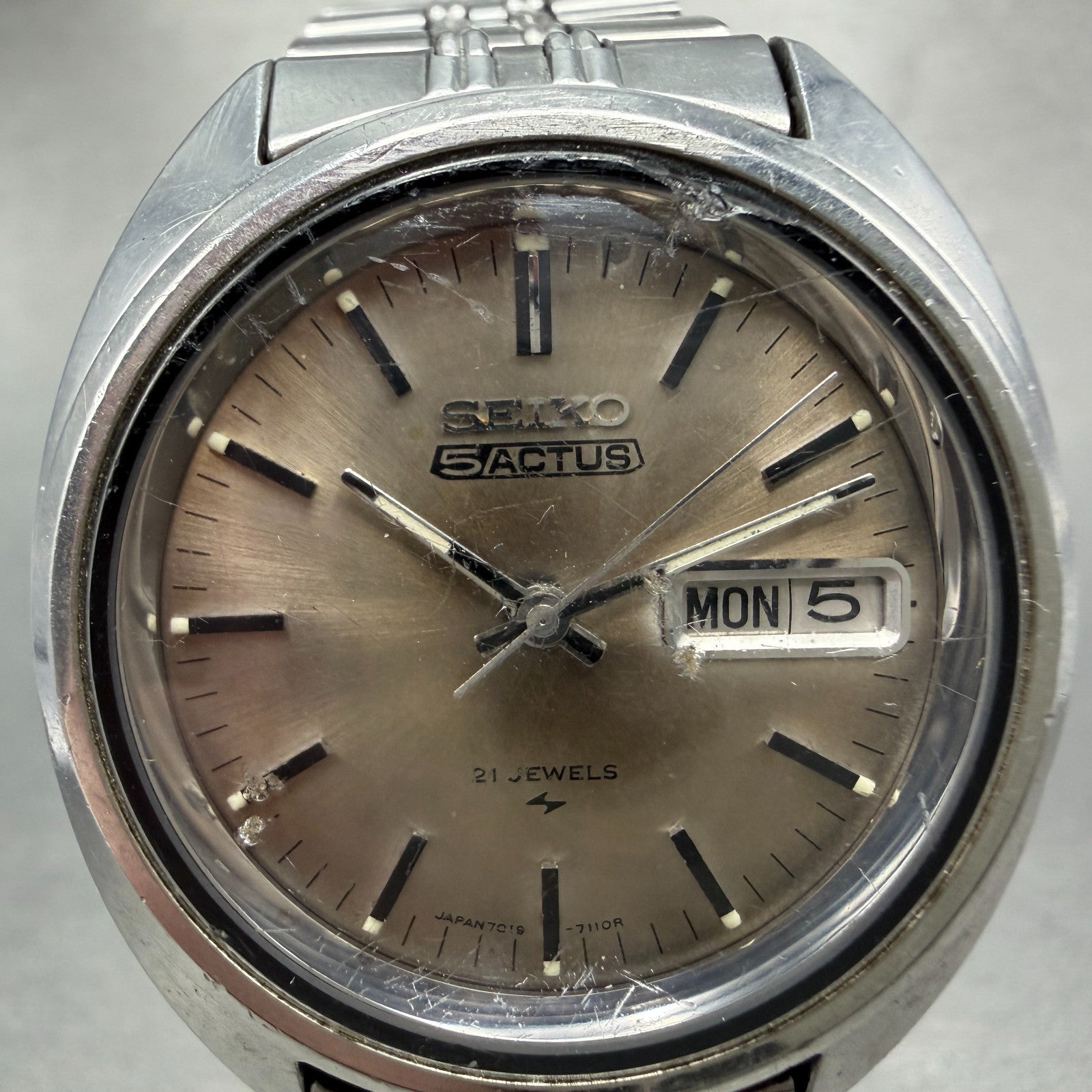 Seiko 5 Actus Watch Men 36mm Brown Dial Silver Tone Daydate Round 7019-7070 Runs1