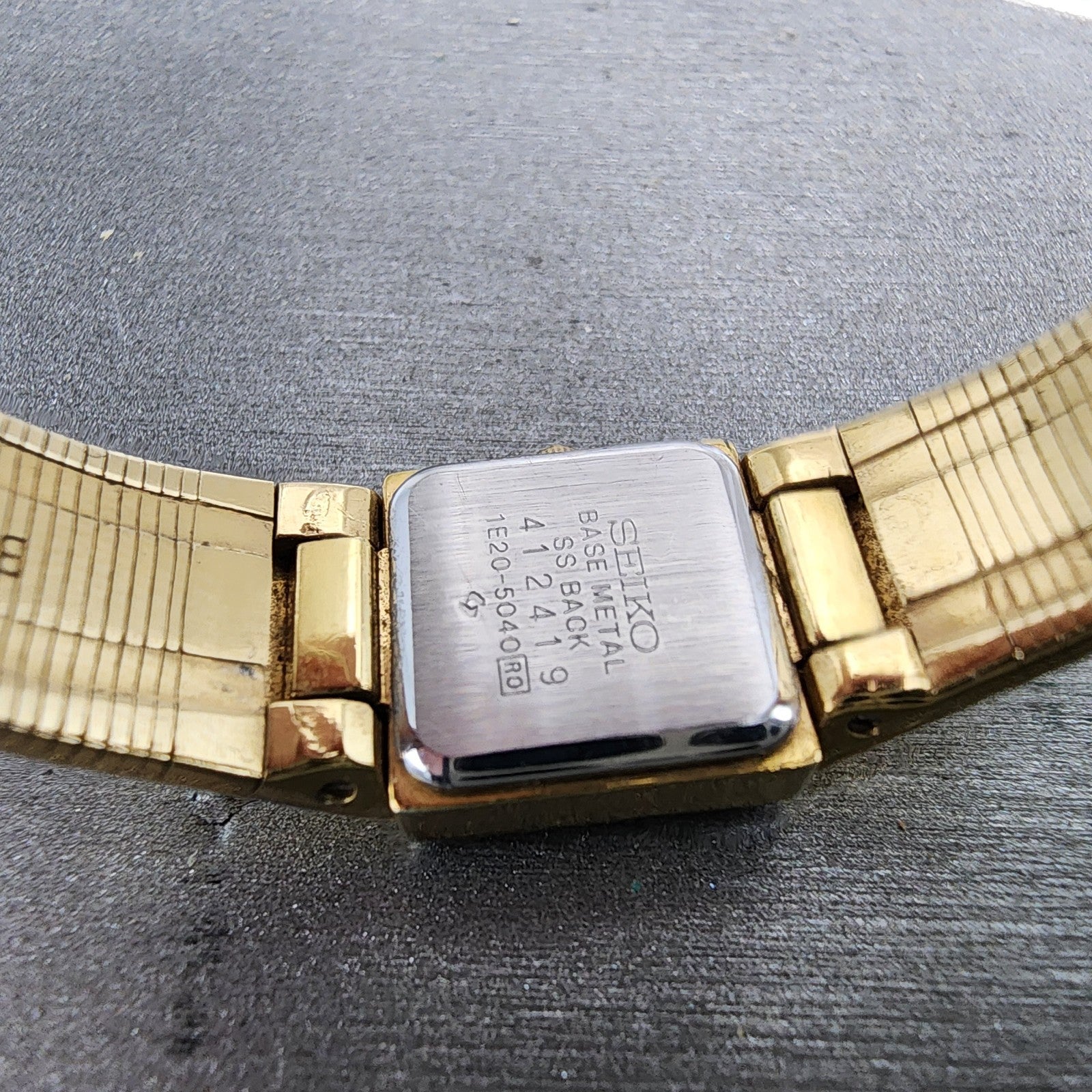 Seiko Tank Watch Women 13mm Champagne Dial Gold Tone 1e205040 New Battery9