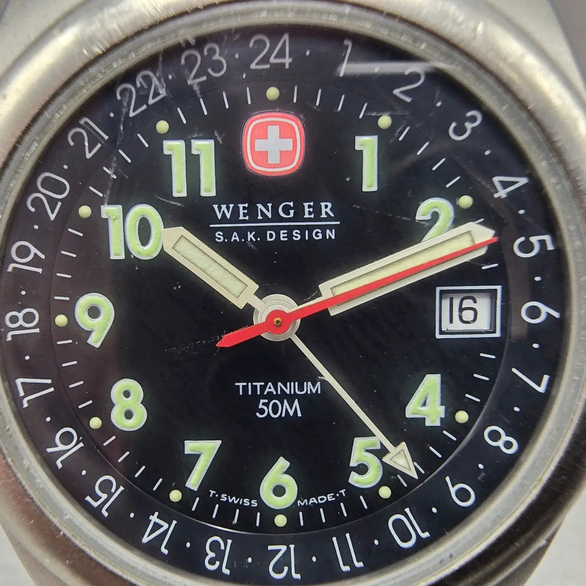 Wenger SAK Design GMT Watch Men 37mm black Dial Titanium Date 097.0665 PARTS2