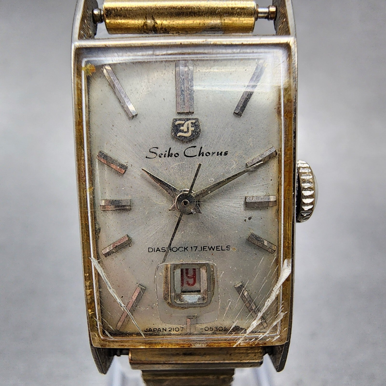 Seiko Chorus Tank Watch Women 17mm Silver Dial Gold Tone Date Manual 210731401
