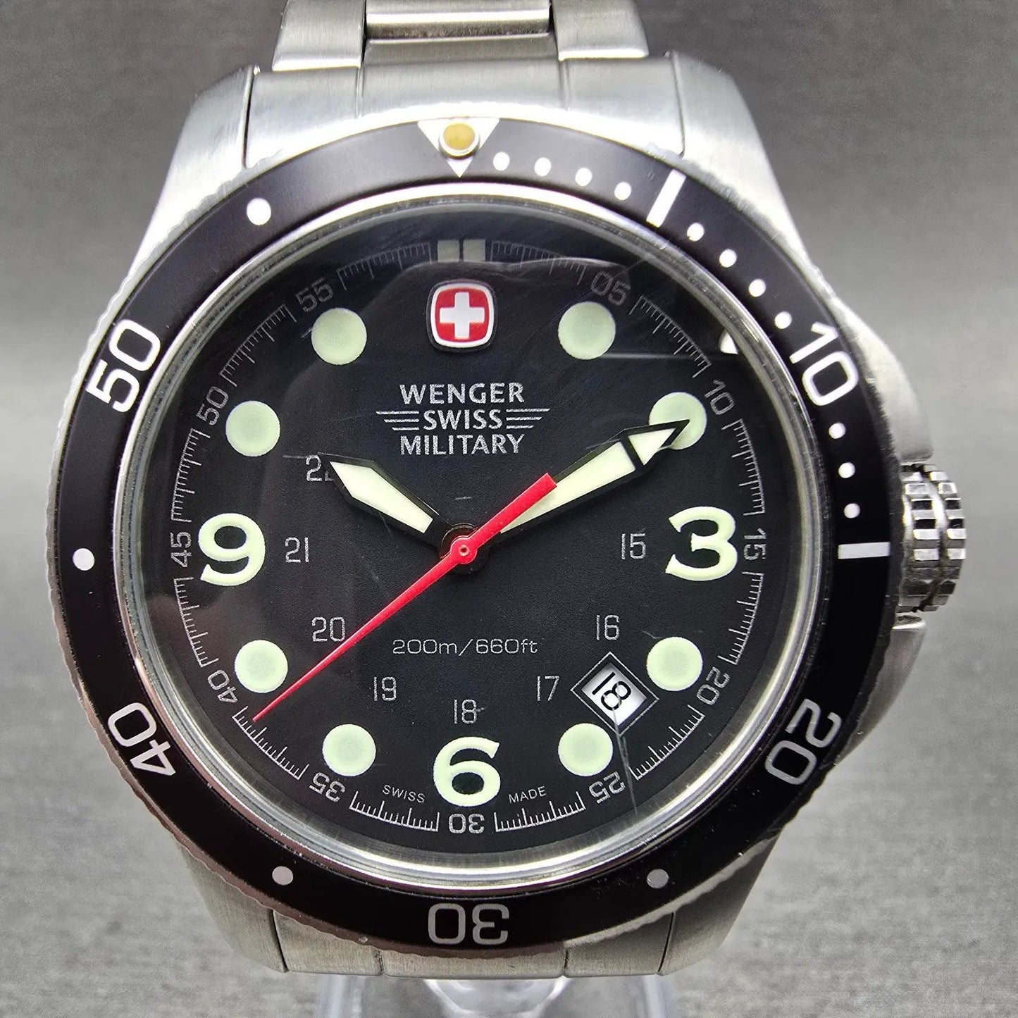 Wenger Swiss Military Dive Watch Men 40mm Black Dial Steel Date 79176 New Batt0
